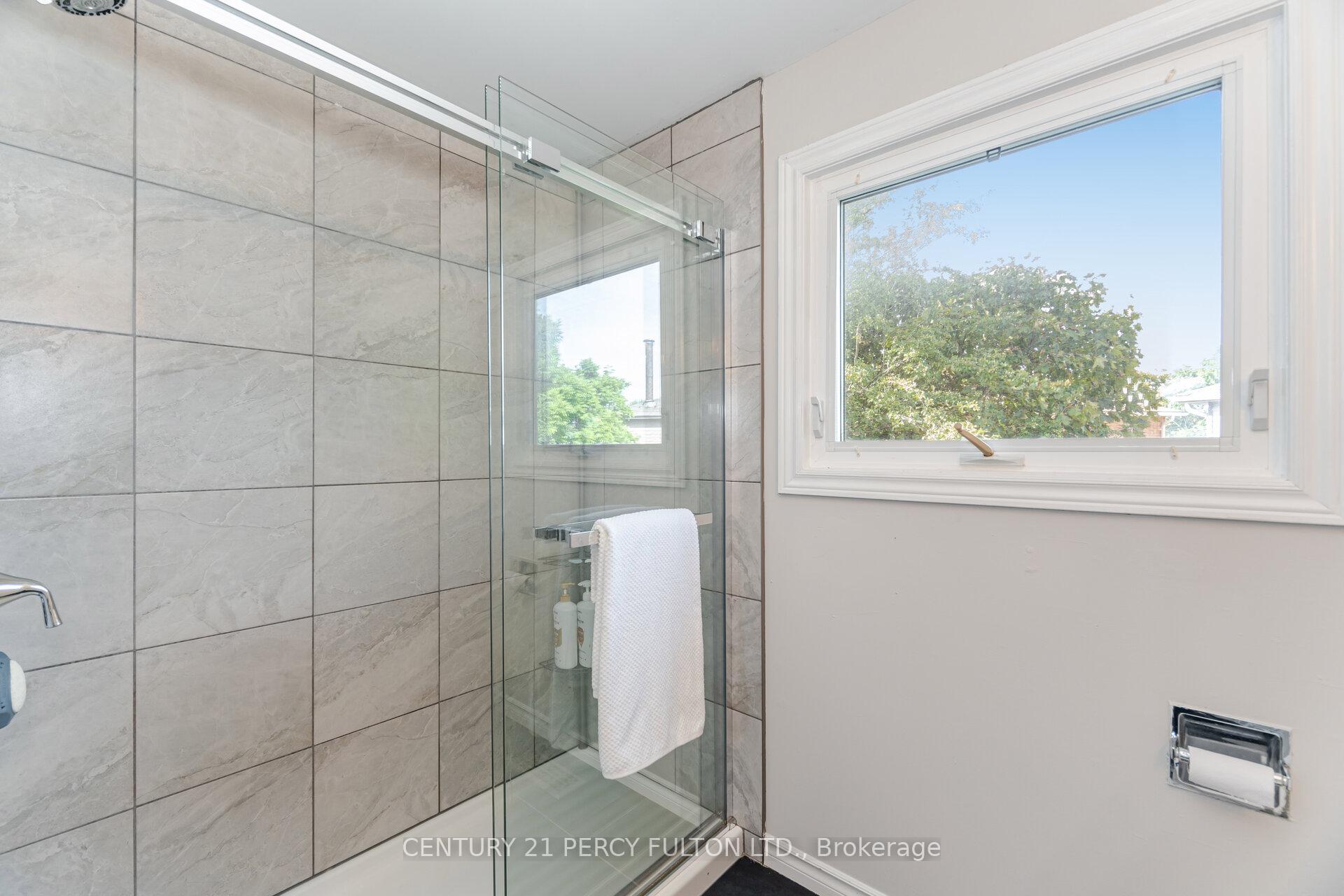Photo 36 of 718 Pebble Court, Pickering, Amberlea — HOMEH