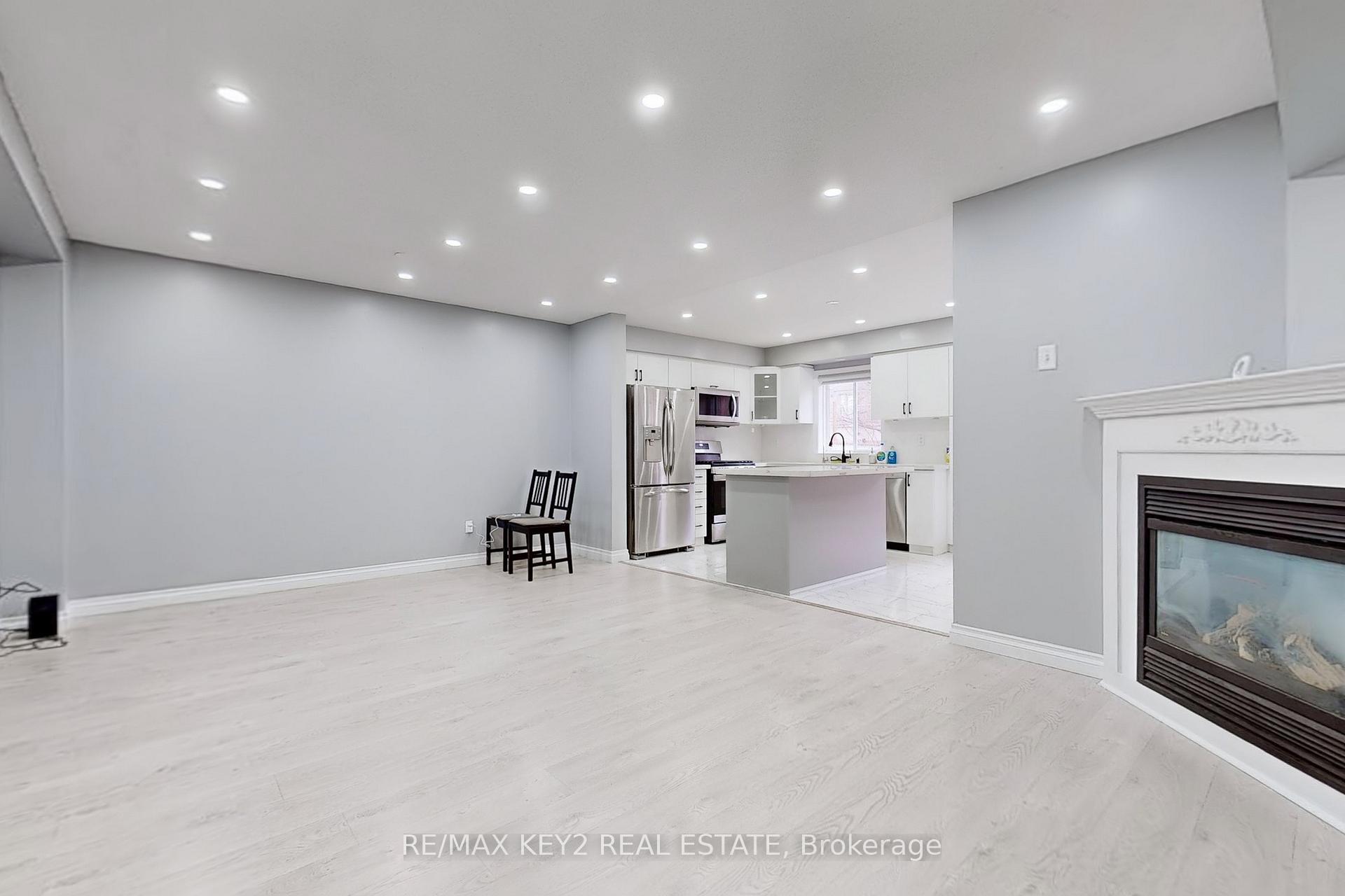 Photo 4 of 1609 Avonmore Square, Pickering, Town Centre — HOMEH