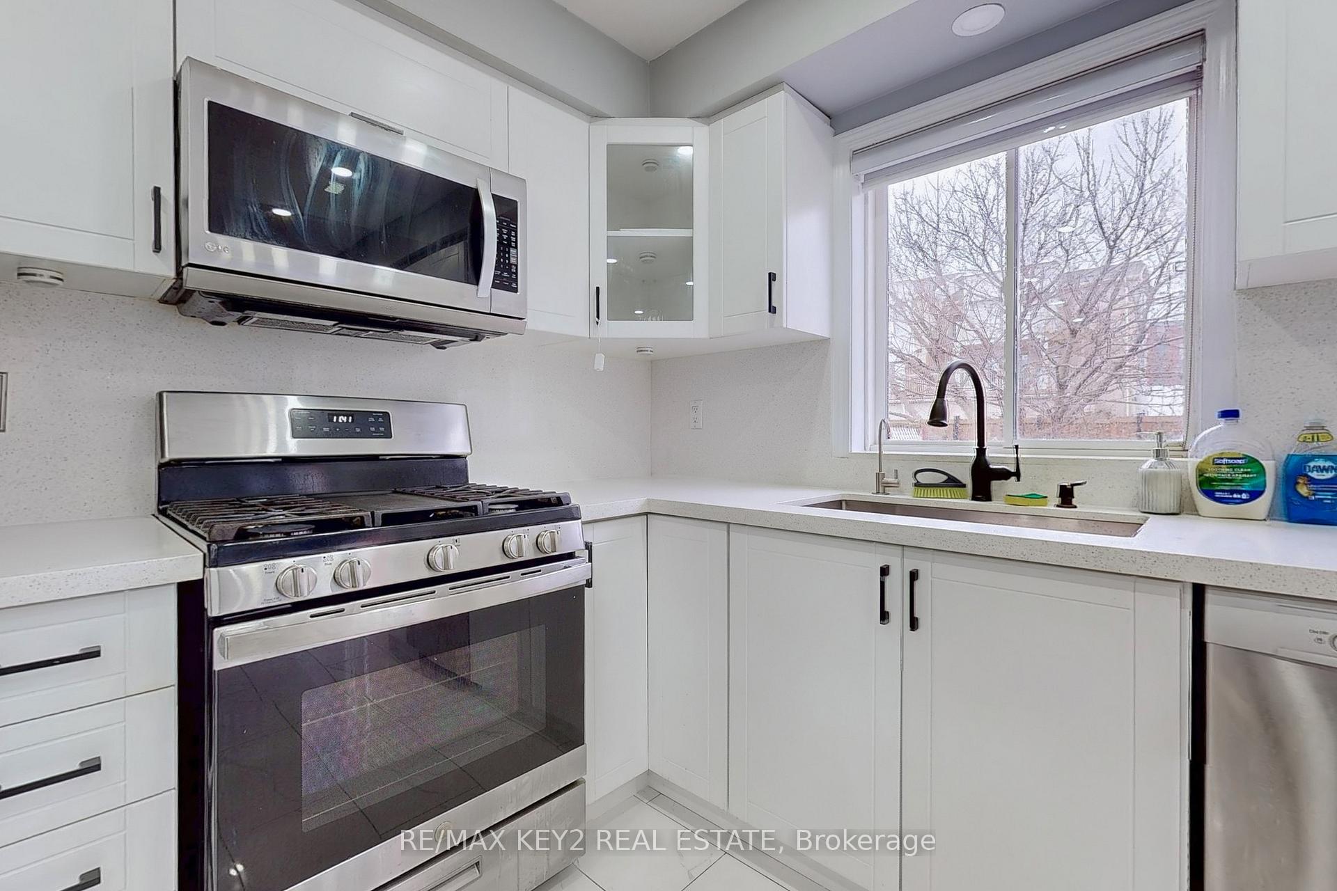 Photo 9 of 1609 Avonmore Square, Pickering, Town Centre — HOMEH