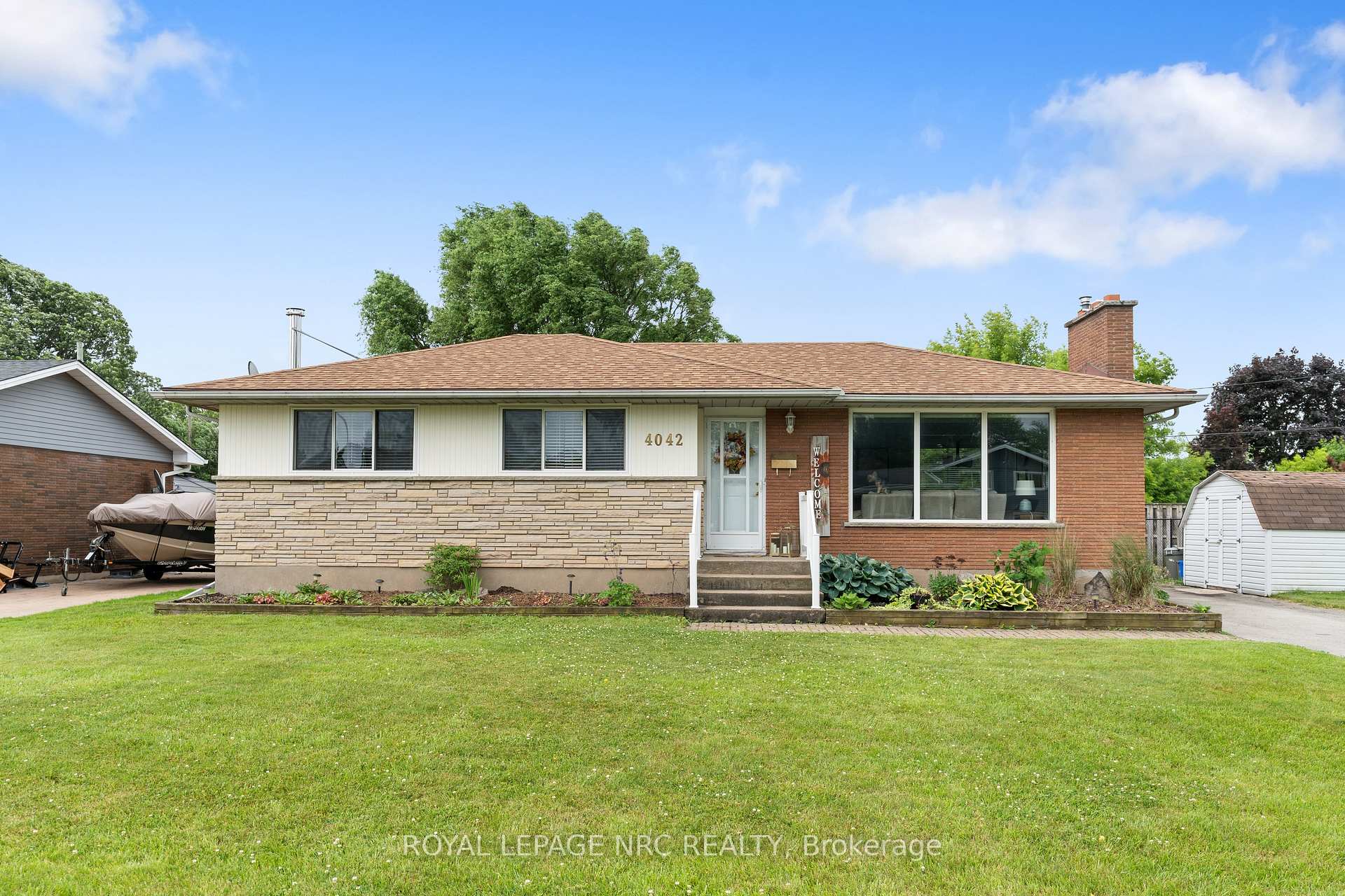 Photo 2 of 4042 Montcalm Crescent, Niagara Falls, Chippawa — HOMEH