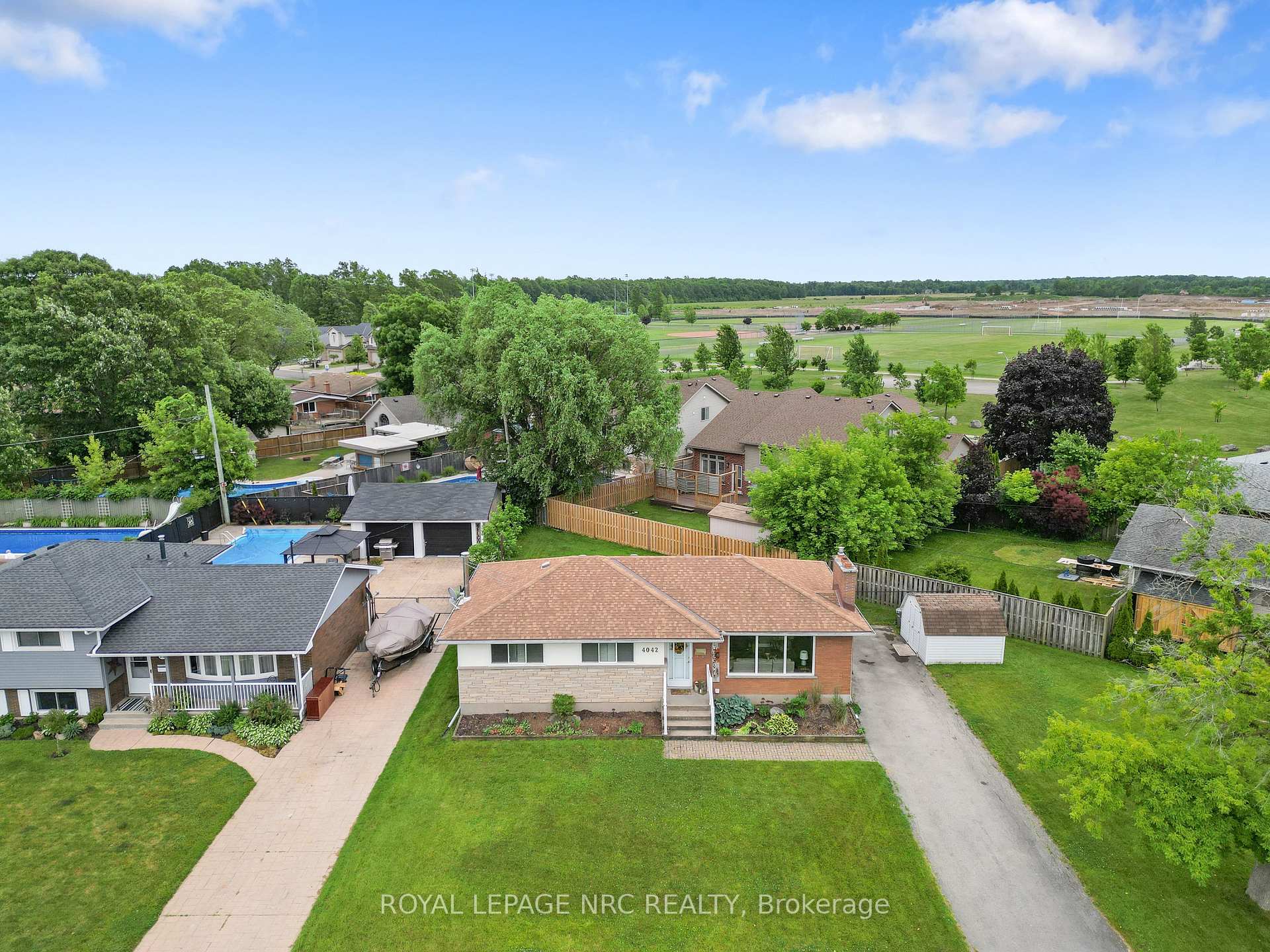 Photo 4 of 4042 Montcalm Crescent, Niagara Falls, Chippawa — HOMEH