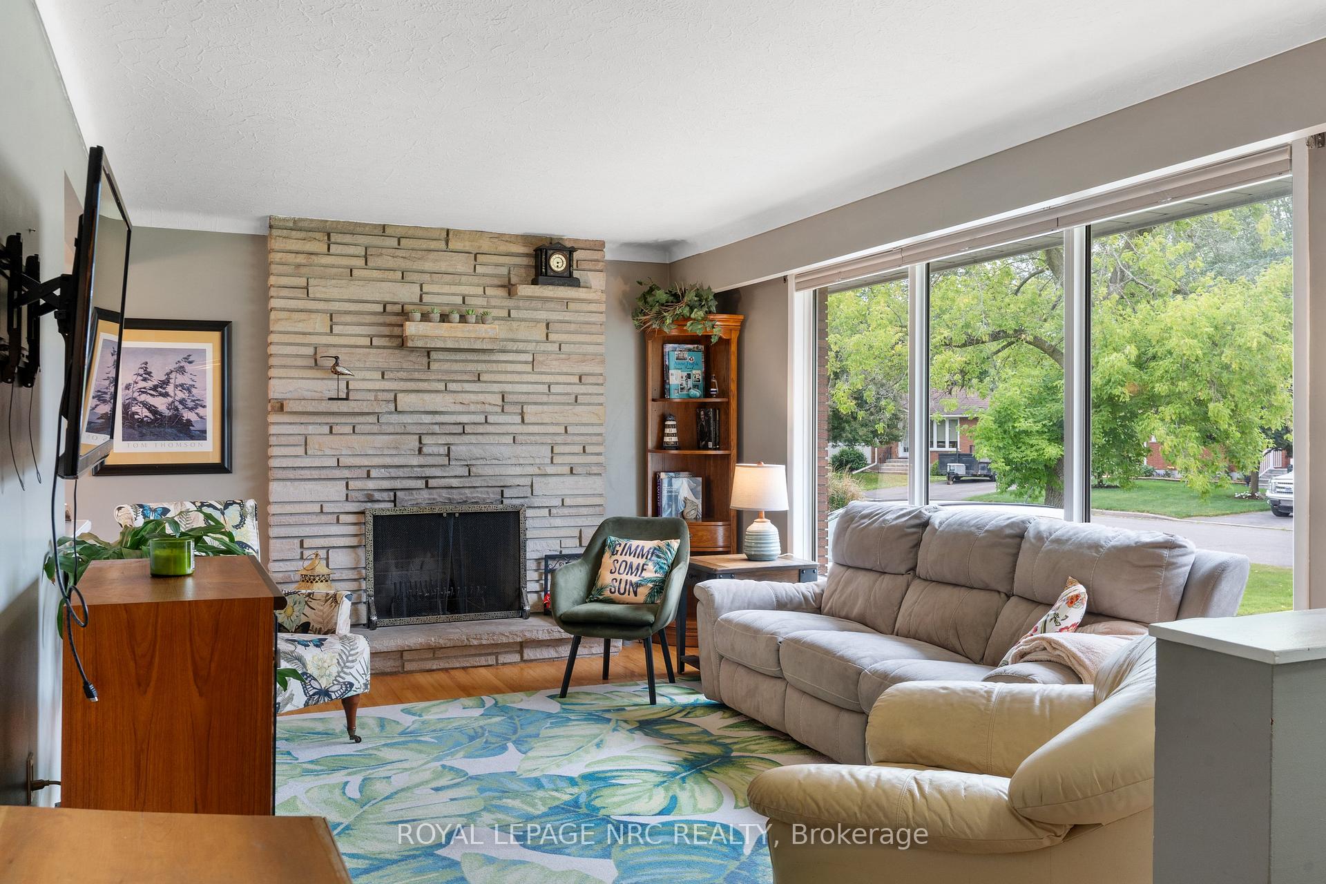 Photo 7 of 4042 Montcalm Crescent, Niagara Falls, Chippawa — HOMEH