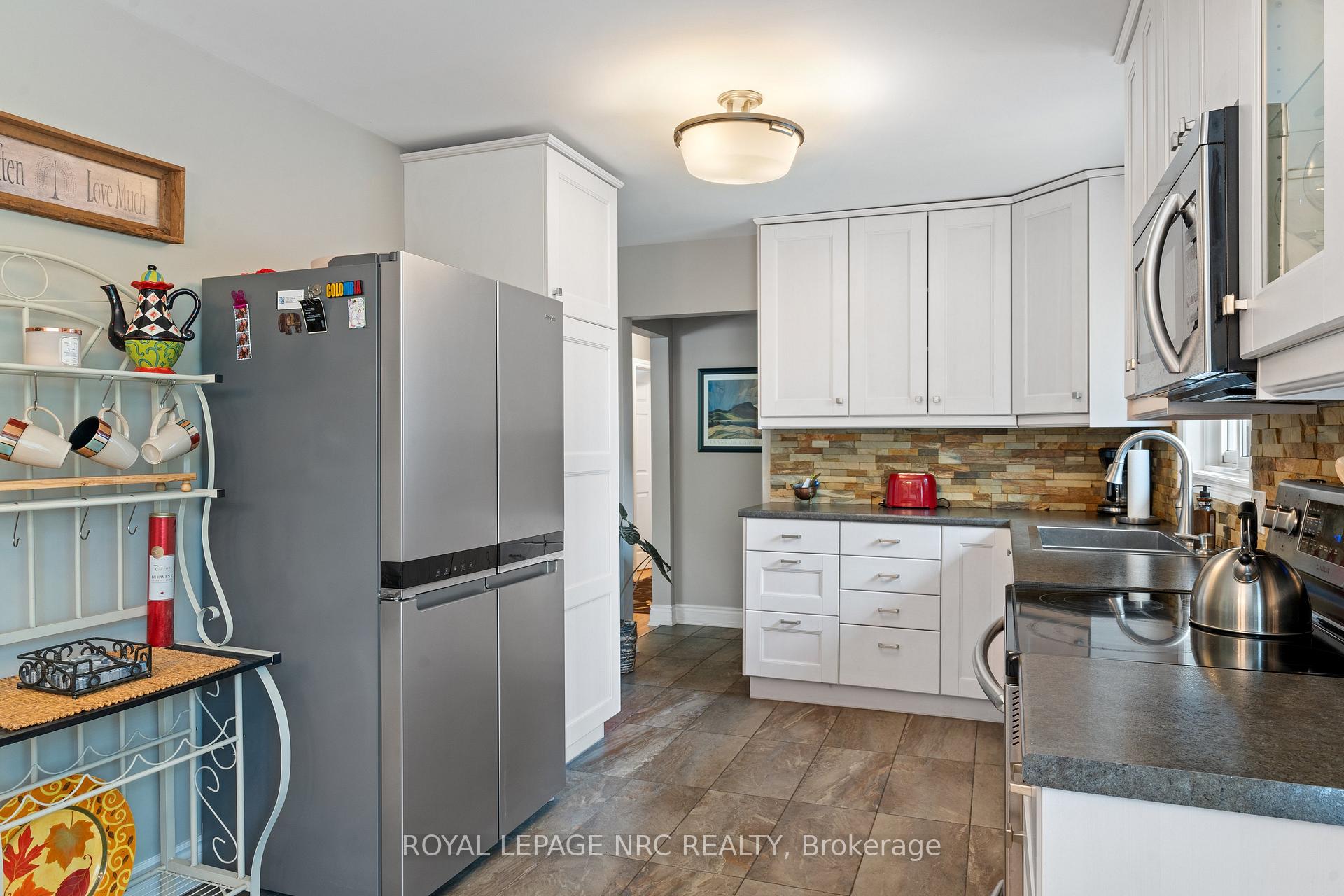 Photo 12 of 4042 Montcalm Crescent, Niagara Falls, Chippawa — HOMEH
