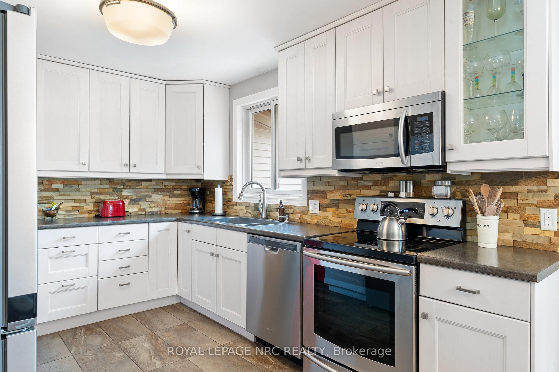 Photo 14 of 4042 Montcalm Crescent, Niagara Falls, Chippawa — HOMEH