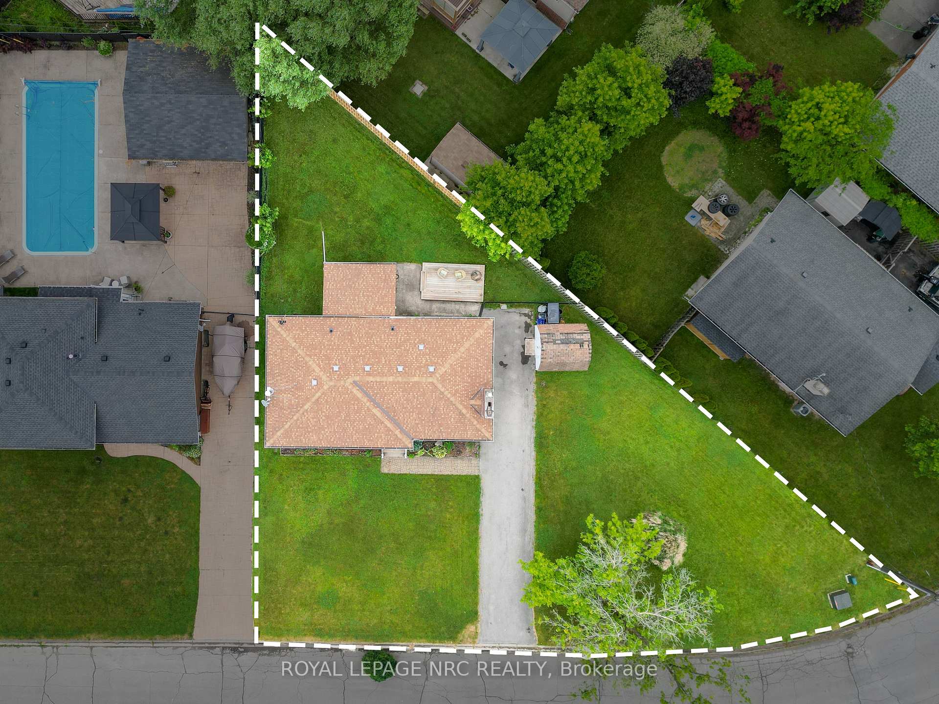 Photo 43 of 4042 Montcalm Crescent, Niagara Falls, Chippawa — HOMEH