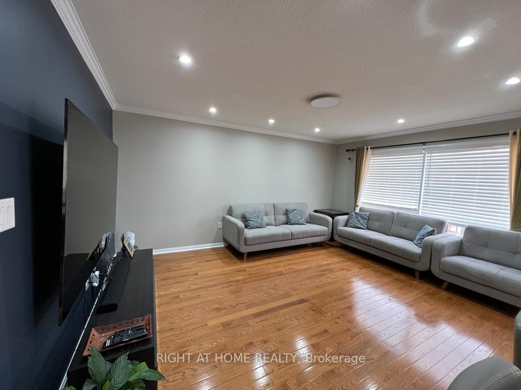 Photo 2 of 1264 Robson Crescent, Milton, Beaty — HOMEH