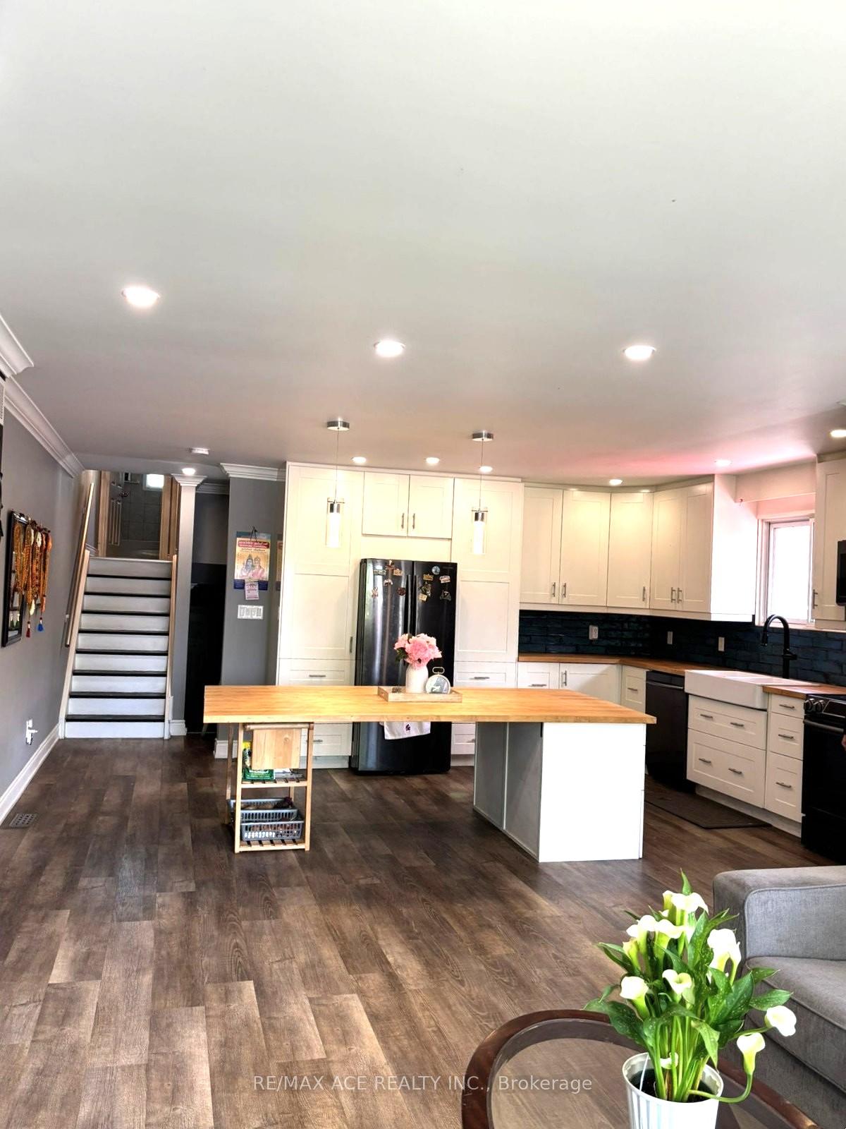 Photo 2 of Unit MAIN, 379 Surrey Drive, Oshawa, Eastdale — HOMEH