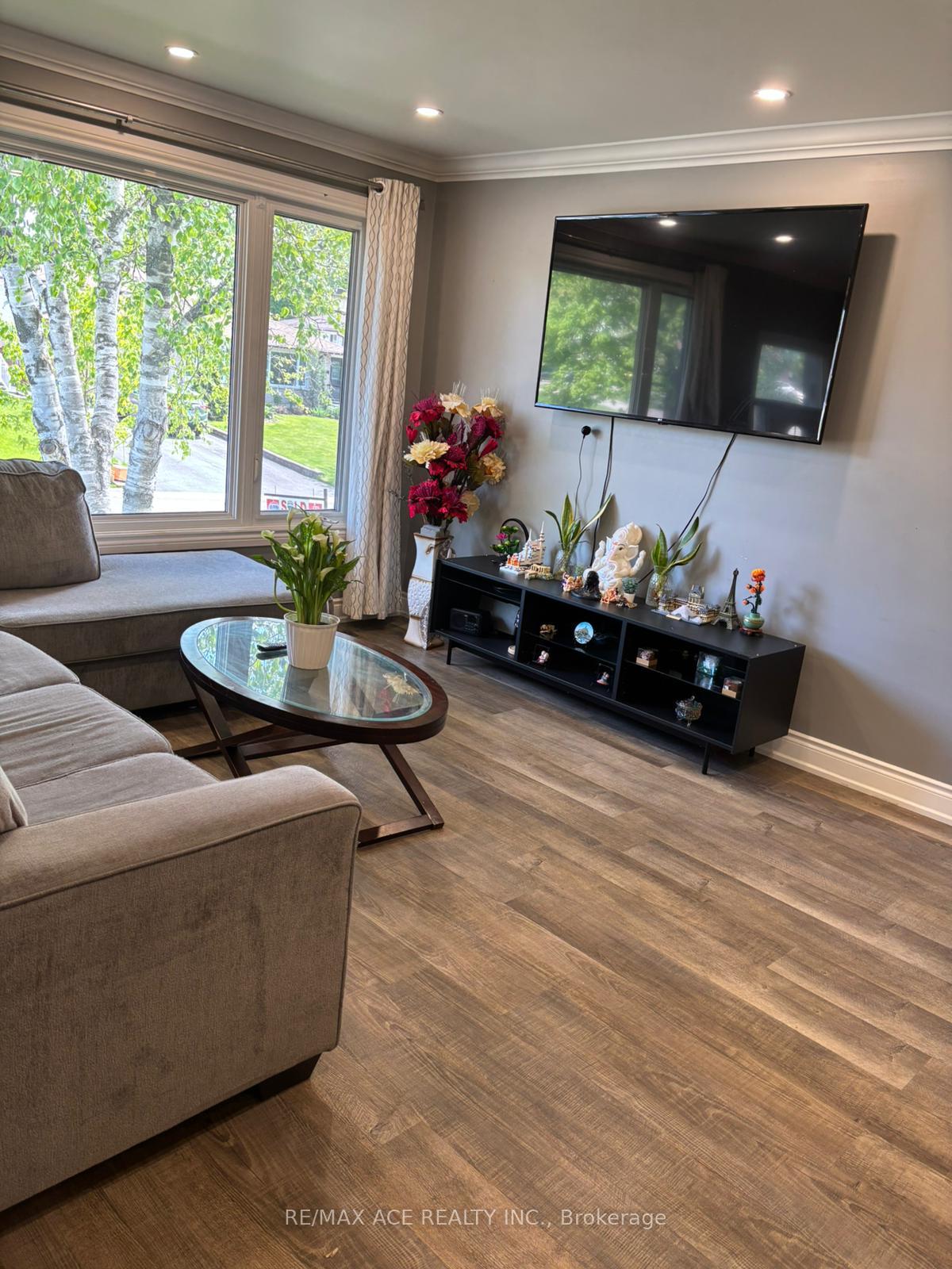 Photo 6 of Unit MAIN, 379 Surrey Drive, Oshawa, Eastdale — HOMEH