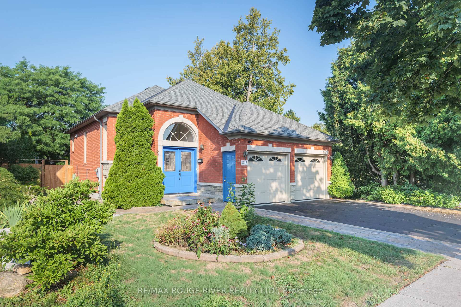 Photo 1 of 1936 Rosebank Road, Pickering, Amberlea — HOMEH