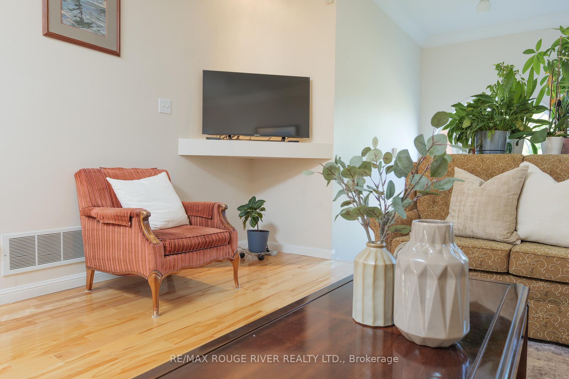 Photo 5 of 1936 Rosebank Road, Pickering, Amberlea — HOMEH