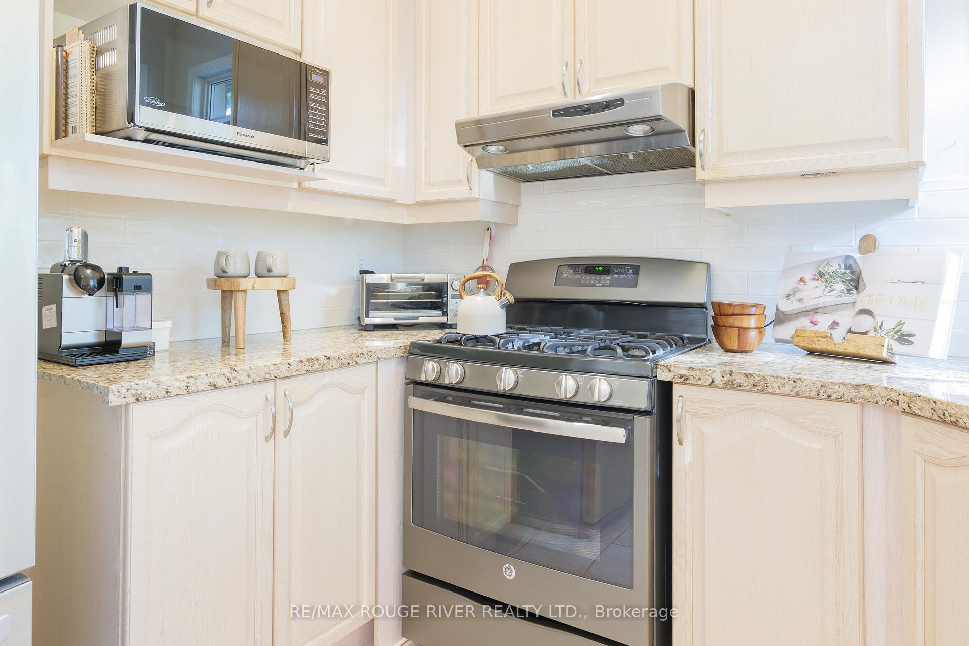 Photo 12 of 1936 Rosebank Road, Pickering, Amberlea — HOMEH