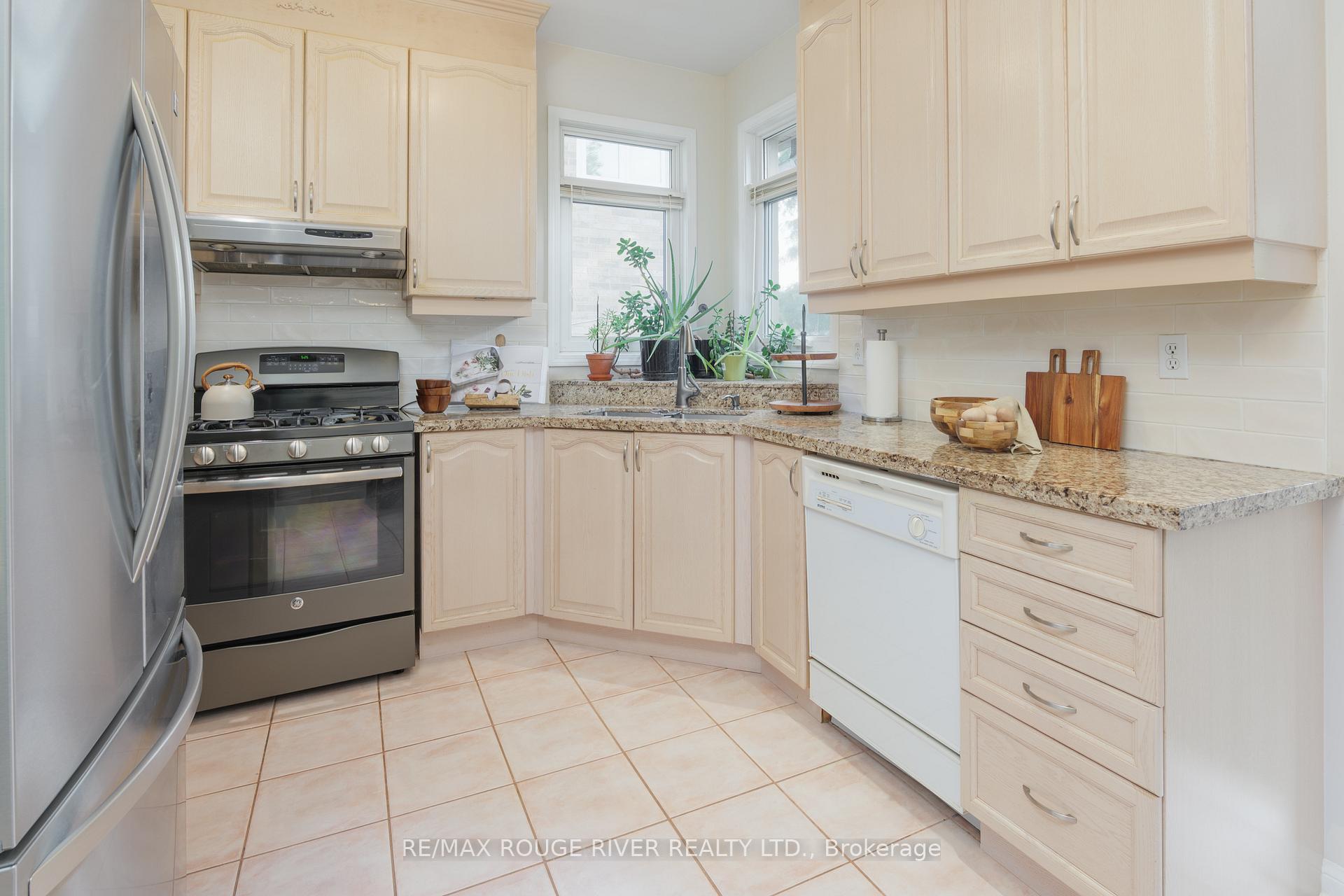 Photo 15 of 1936 Rosebank Road, Pickering, Amberlea — HOMEH