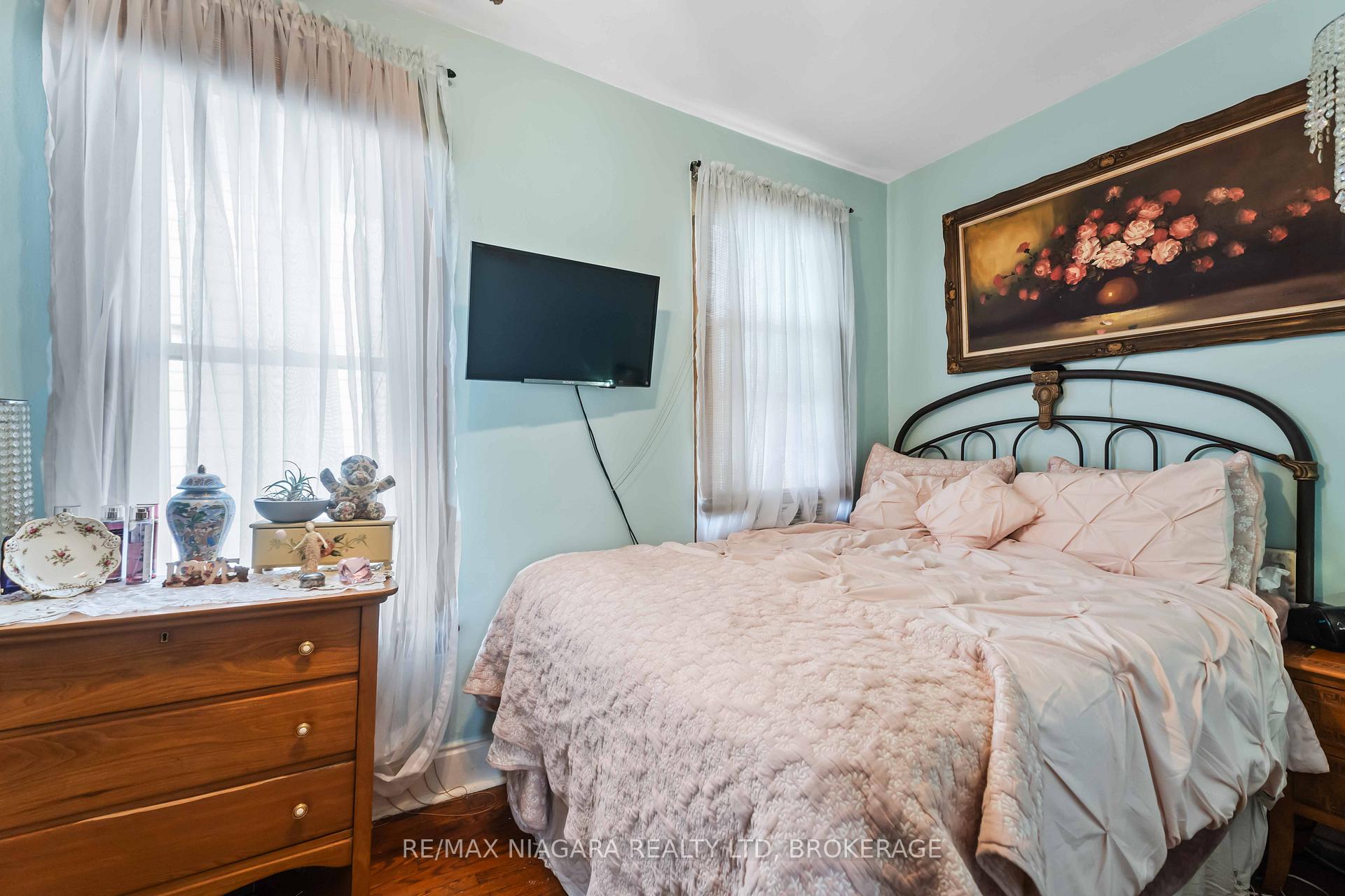 Photo 7 of 4670 Huron Street, Niagara Falls, Downtown — HOMEH