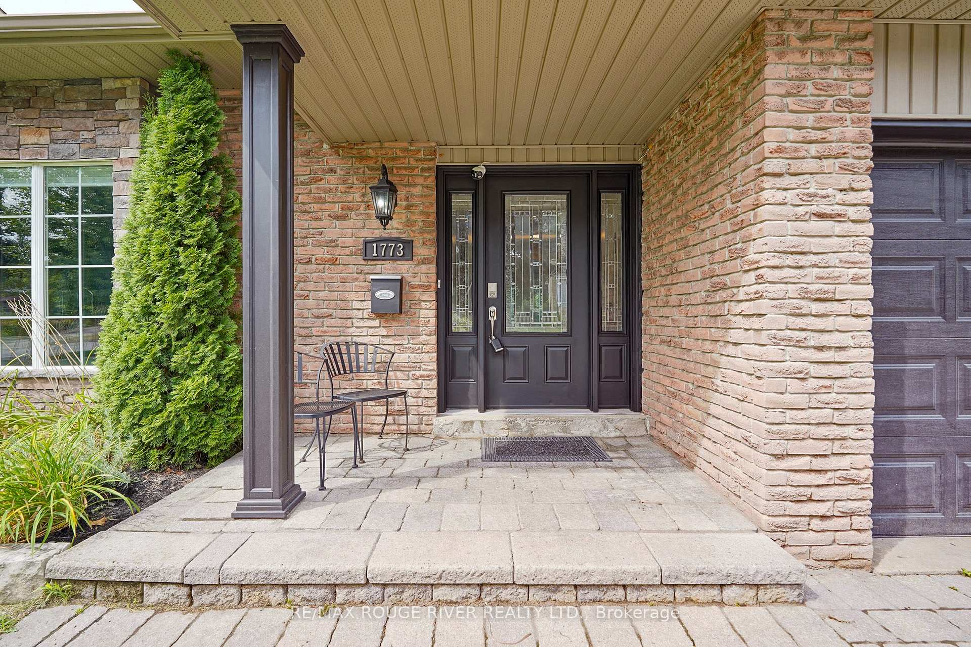 Photo 2 of 1773 Bronte Square, Pickering, Liverpool — HOMEH