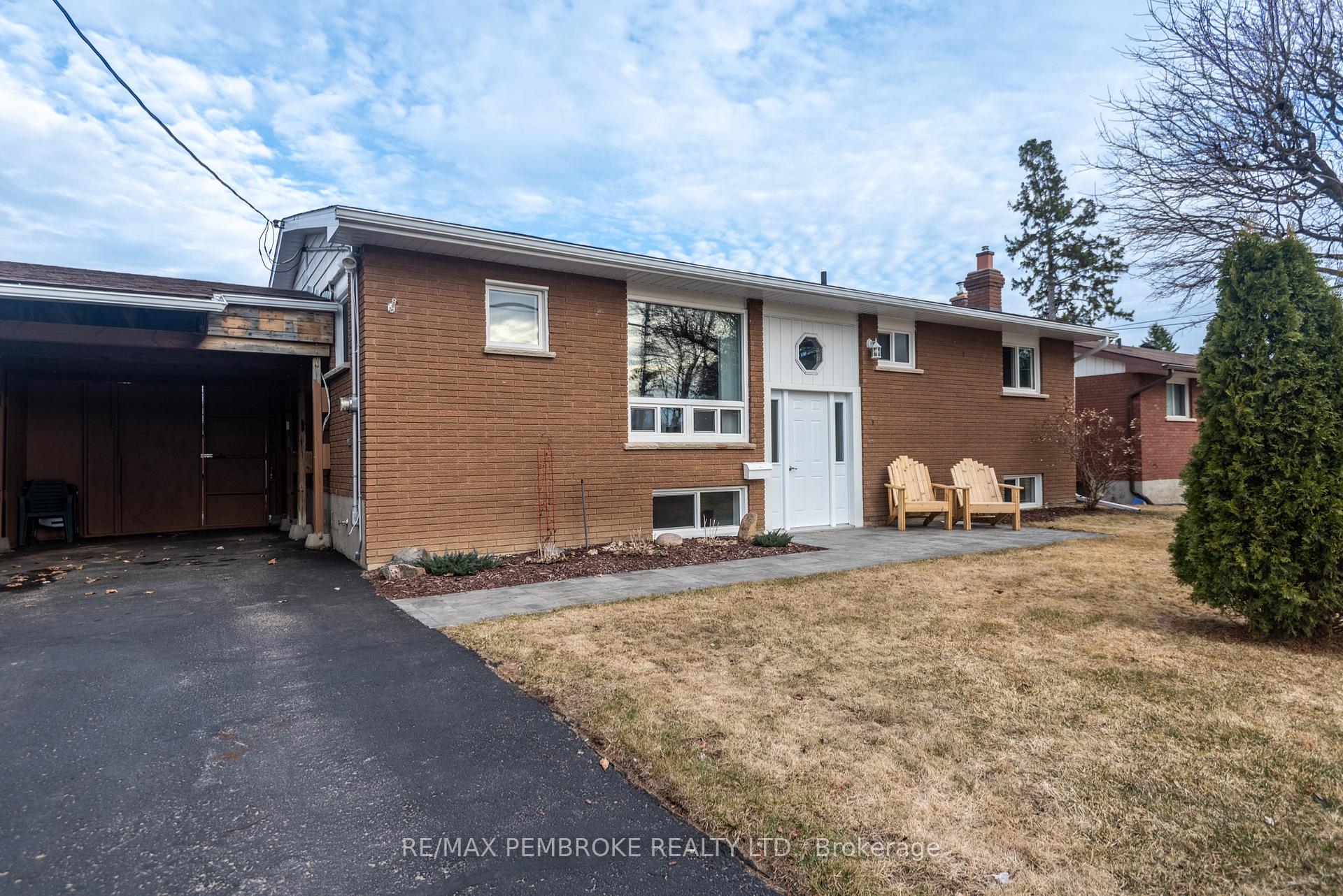 Photo 2 of 23 Albert Street, Petawawa — HOMEH