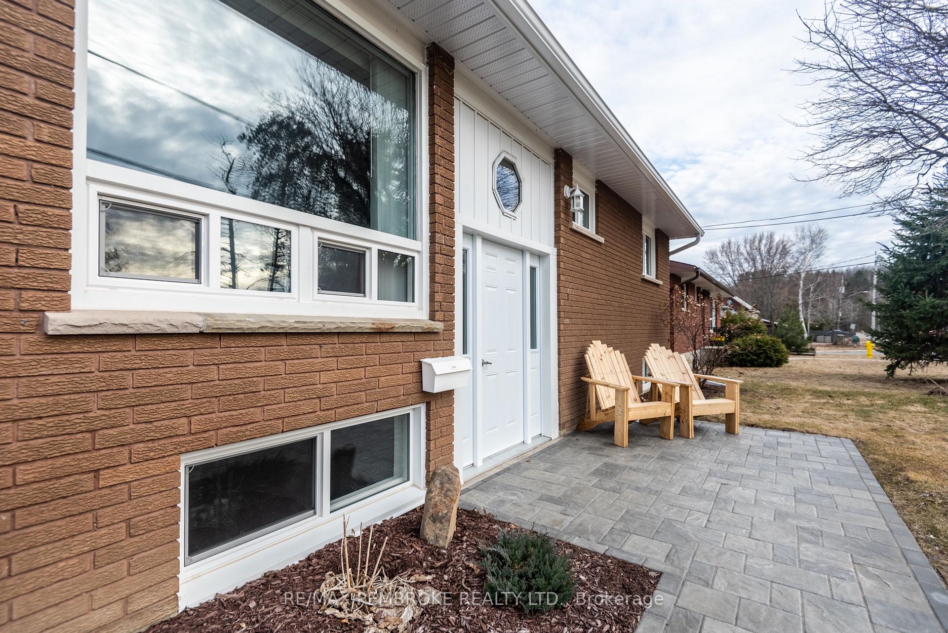 Photo 5 of 23 Albert Street, Petawawa — HOMEH