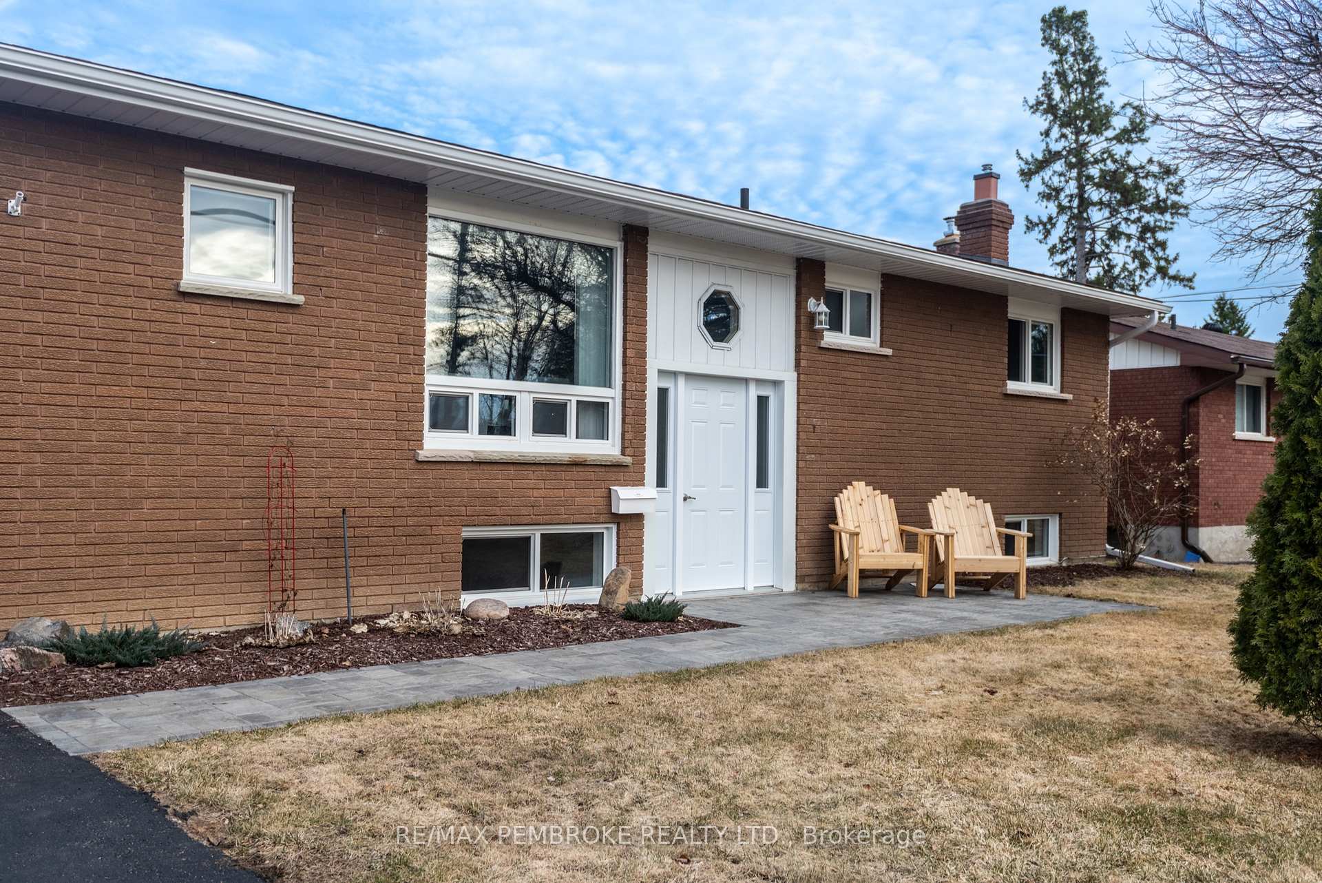 Photo 6 of 23 Albert Street, Petawawa — HOMEH