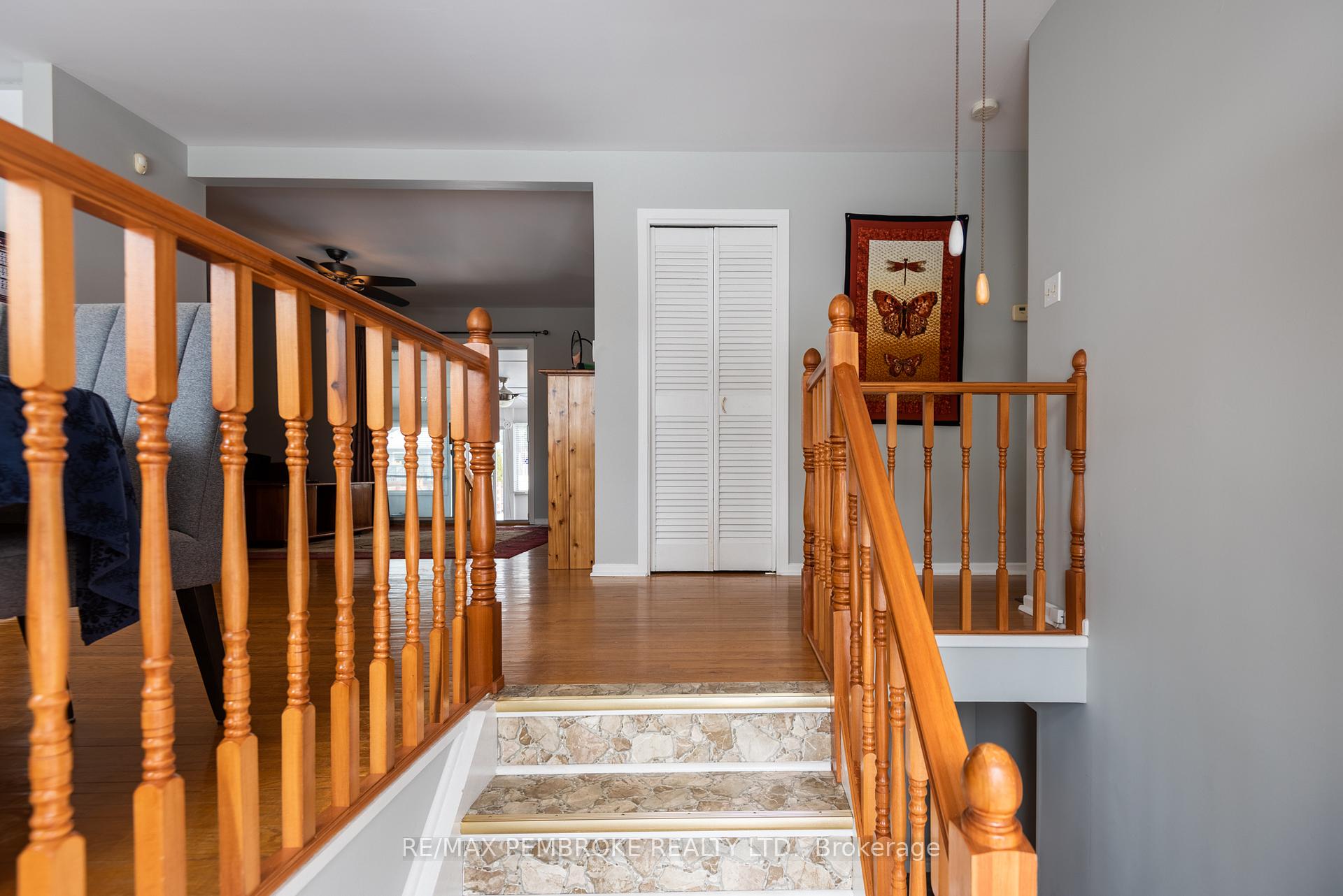 Photo 8 of 23 Albert Street, Petawawa — HOMEH