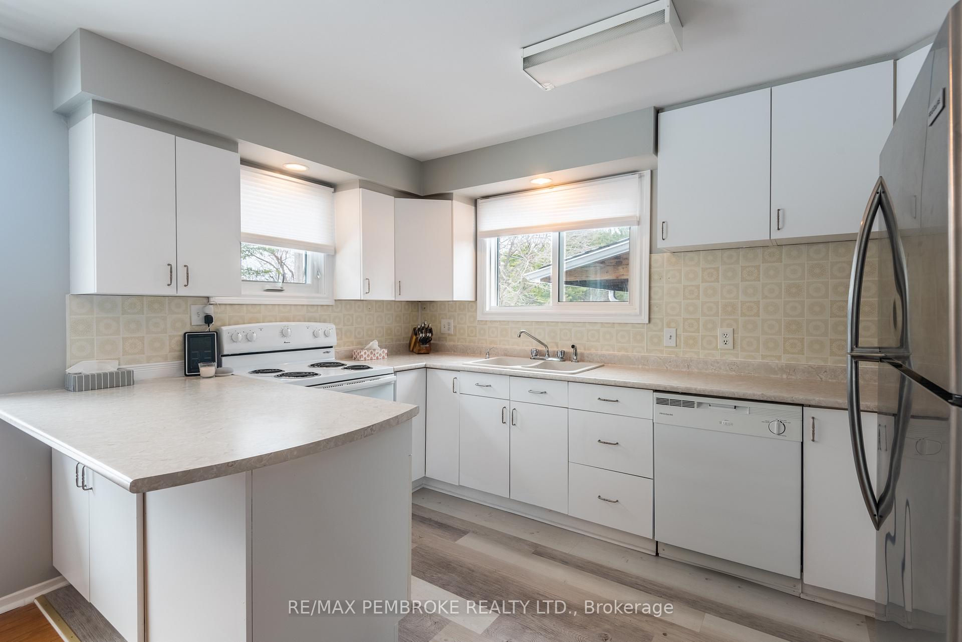 Photo 14 of 23 Albert Street, Petawawa — HOMEH