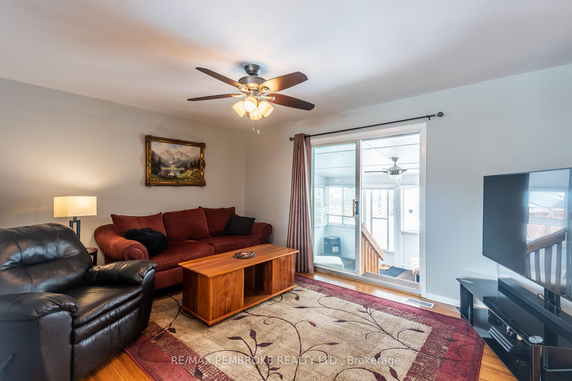 Photo 16 of 23 Albert Street, Petawawa — HOMEH