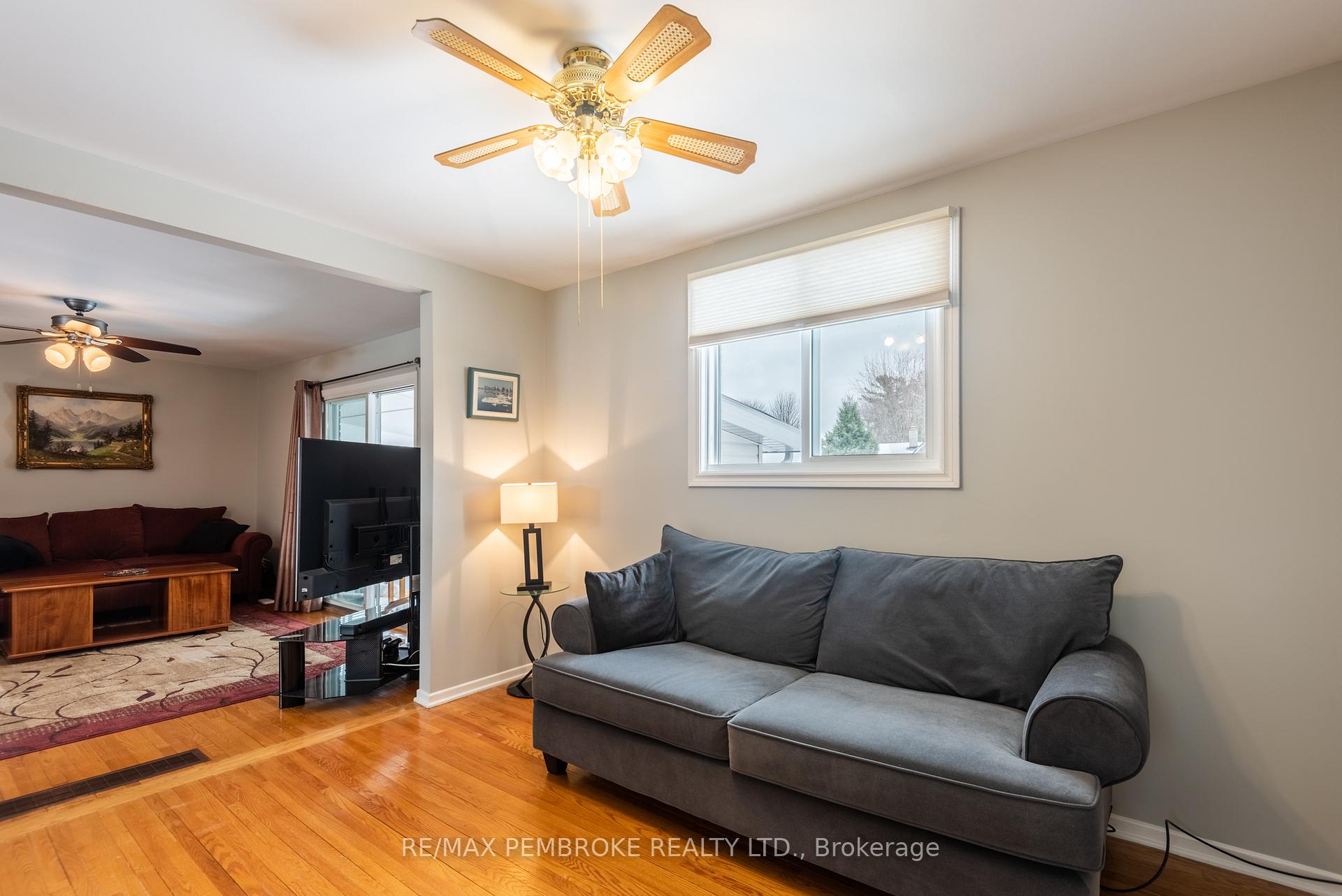 Photo 17 of 23 Albert Street, Petawawa — HOMEH