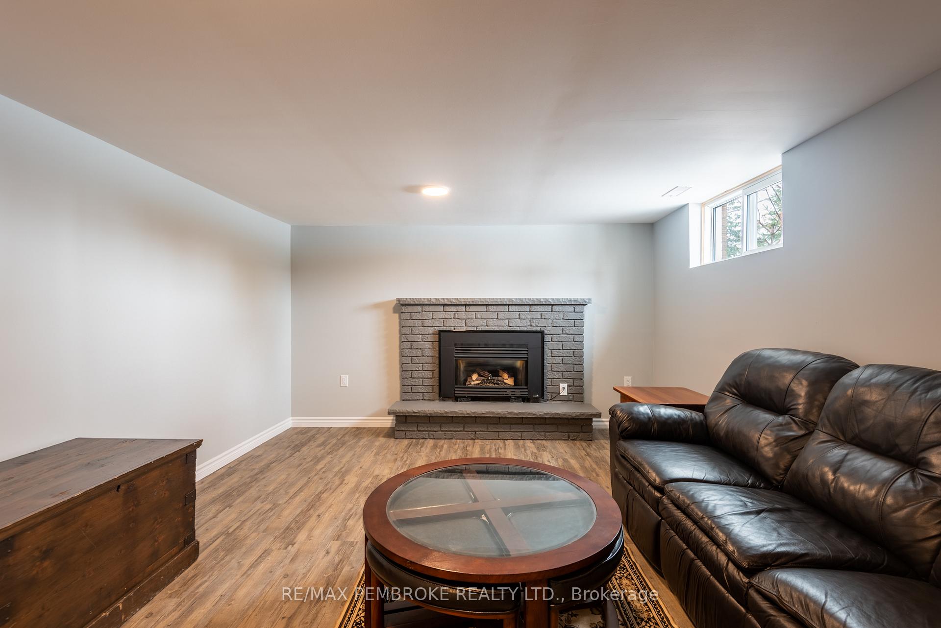 Photo 25 of 23 Albert Street, Petawawa — HOMEH