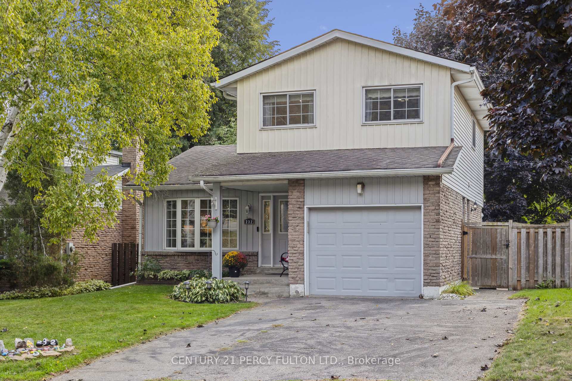 Photo 2 of 232 Grandview Street S, Oshawa, Donevan — HOMEH