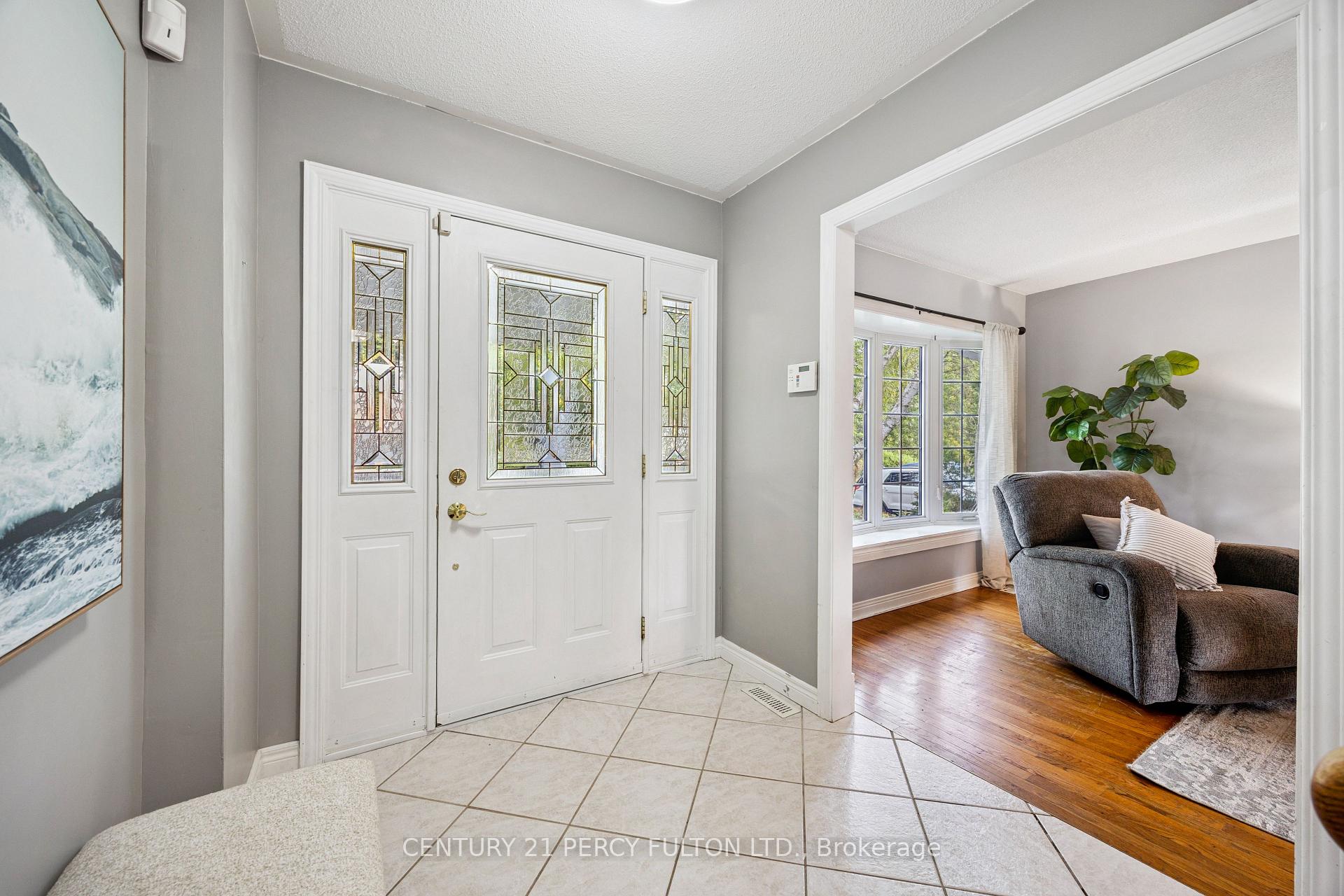 Photo 3 of 232 Grandview Street S, Oshawa, Donevan — HOMEH