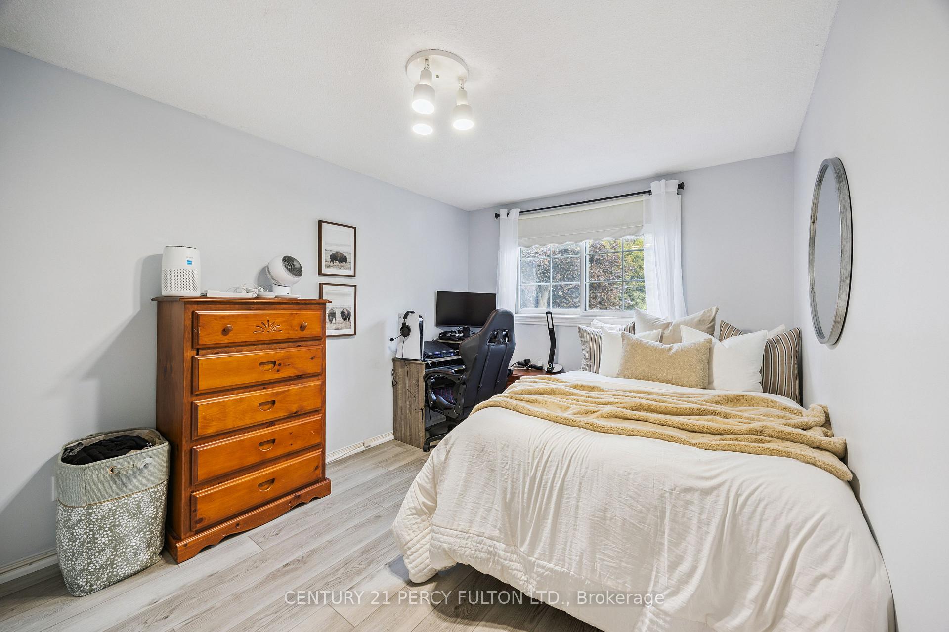 Photo 18 of 232 Grandview Street S, Oshawa, Donevan — HOMEH