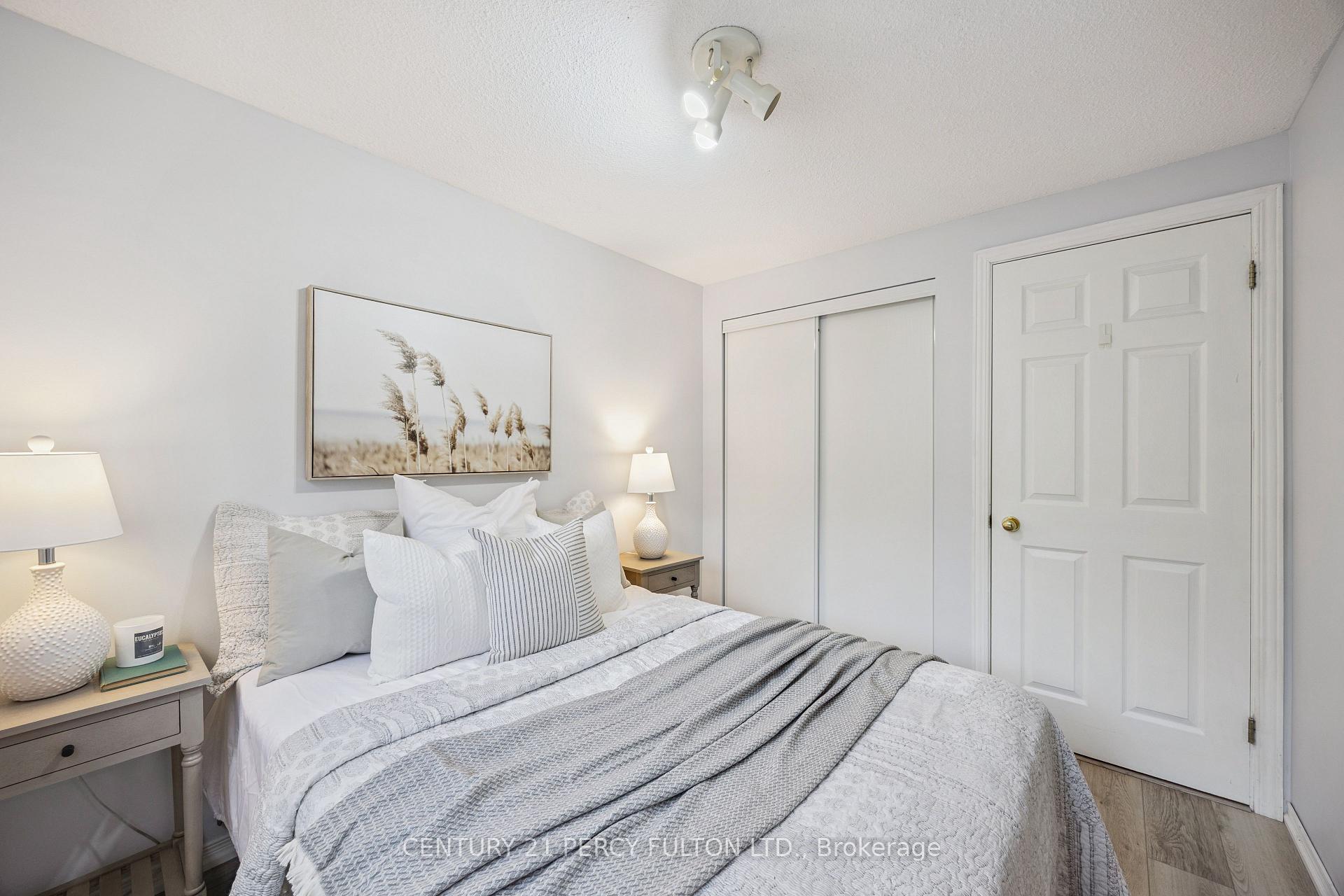 Photo 20 of 232 Grandview Street S, Oshawa, Donevan — HOMEH