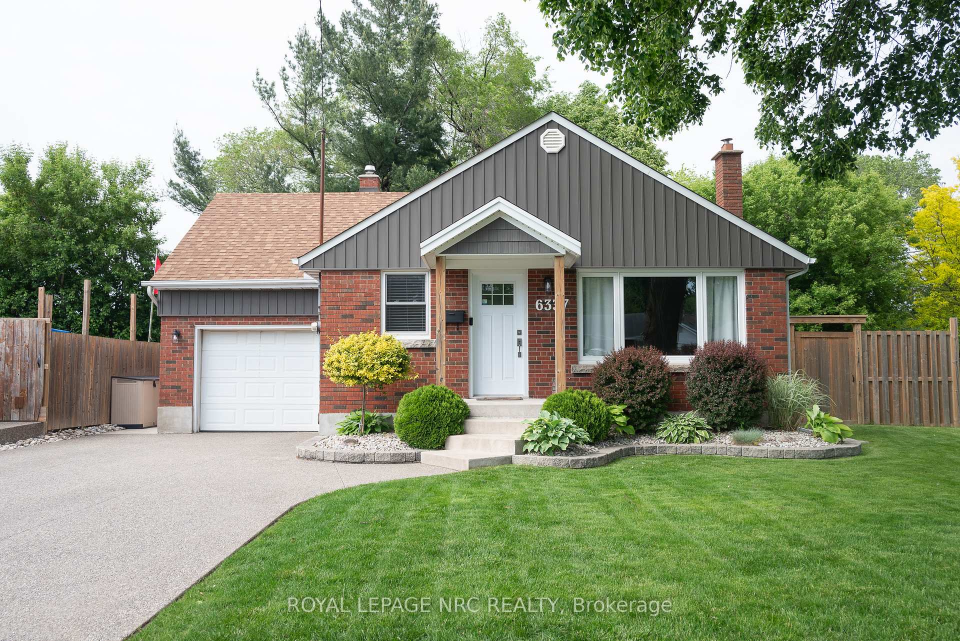 Photo 1 of 6337 Goodsir Crescent, Niagara Falls, Hospital — HOMEH