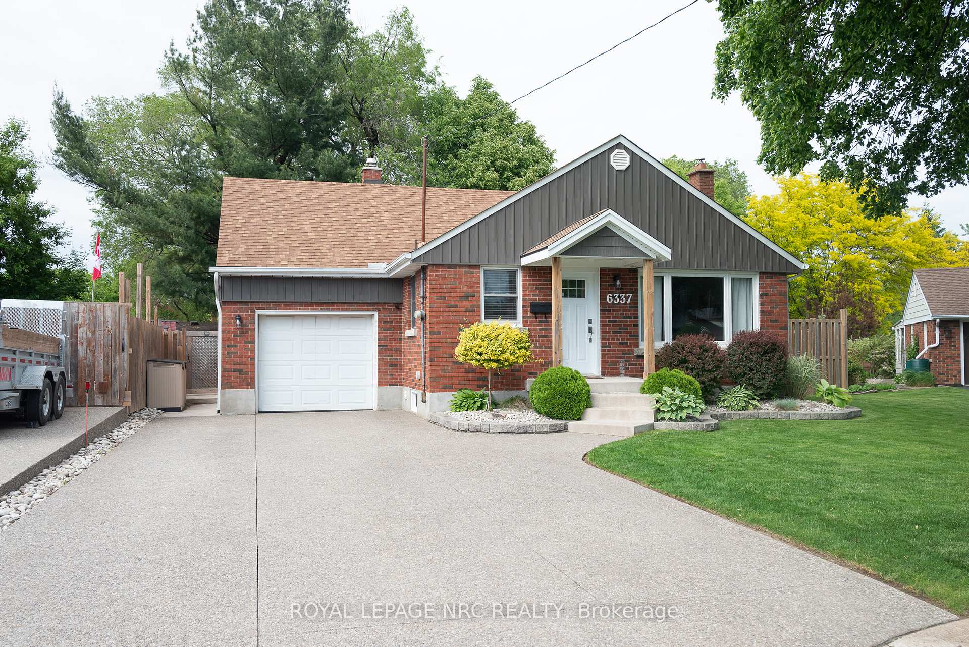 Photo 3 of 6337 Goodsir Crescent, Niagara Falls, Hospital — HOMEH