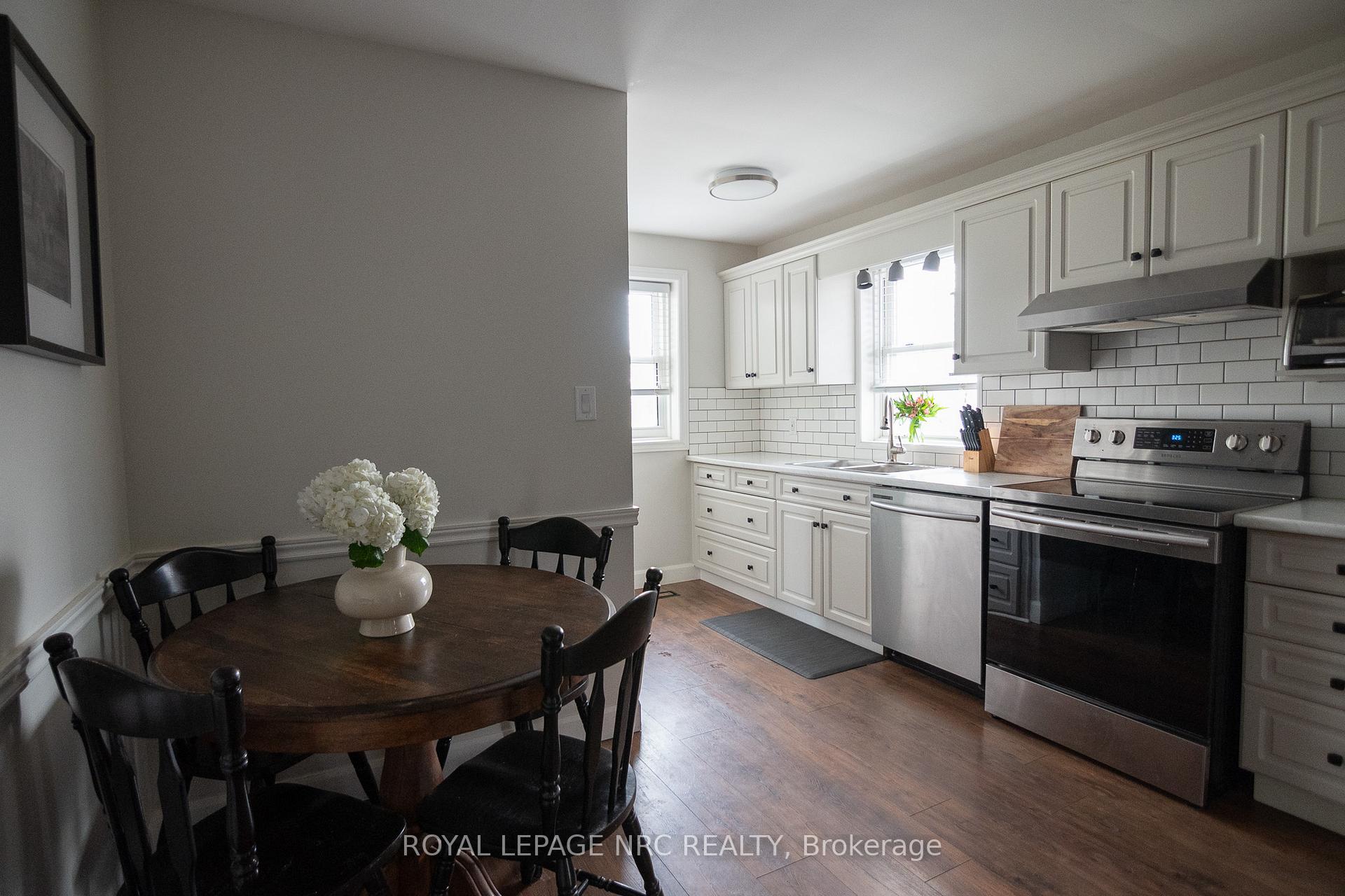 Photo 7 of 6337 Goodsir Crescent, Niagara Falls, Hospital — HOMEH