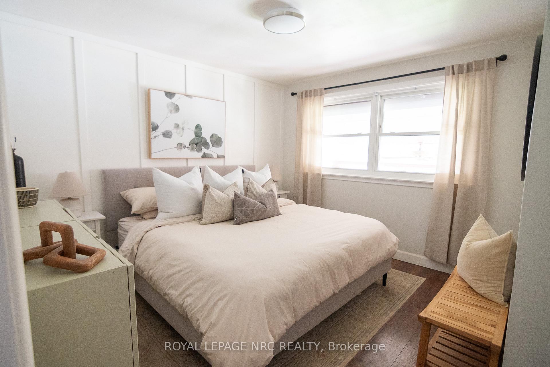 Photo 10 of 6337 Goodsir Crescent, Niagara Falls, Hospital — HOMEH