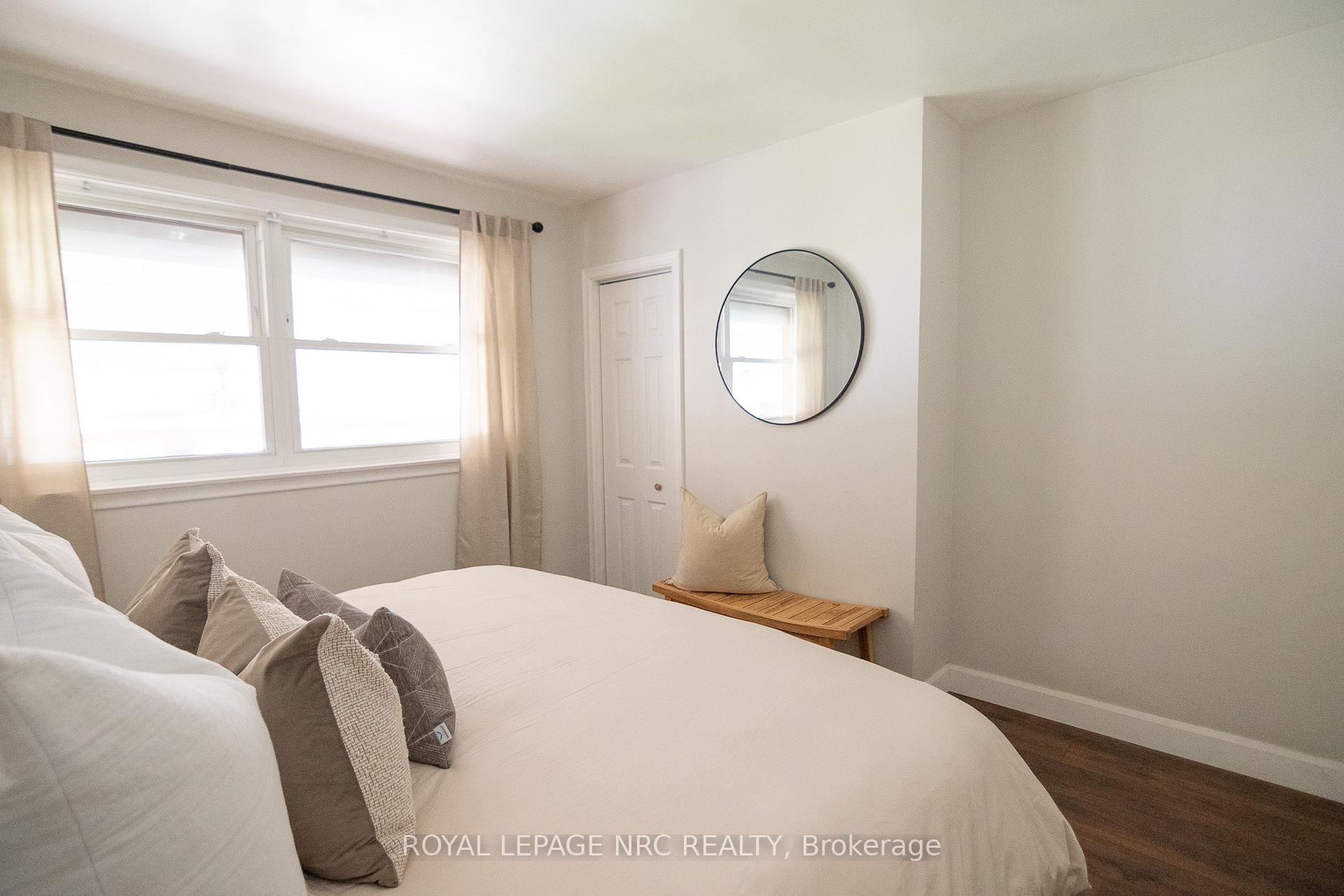 Photo 11 of 6337 Goodsir Crescent, Niagara Falls, Hospital — HOMEH