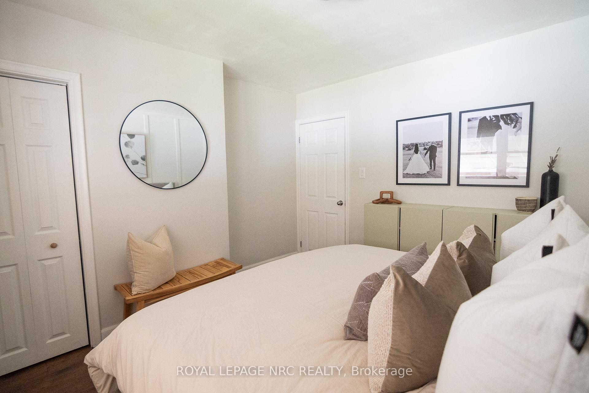 Photo 12 of 6337 Goodsir Crescent, Niagara Falls, Hospital — HOMEH
