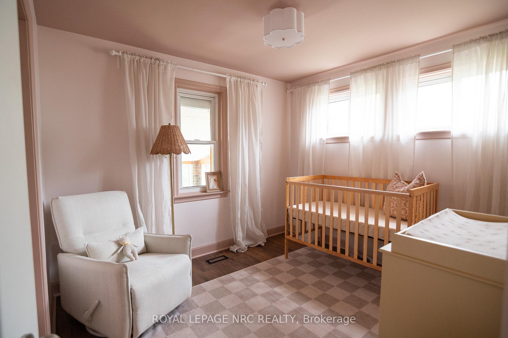 Photo 13 of 6337 Goodsir Crescent, Niagara Falls, Hospital — HOMEH