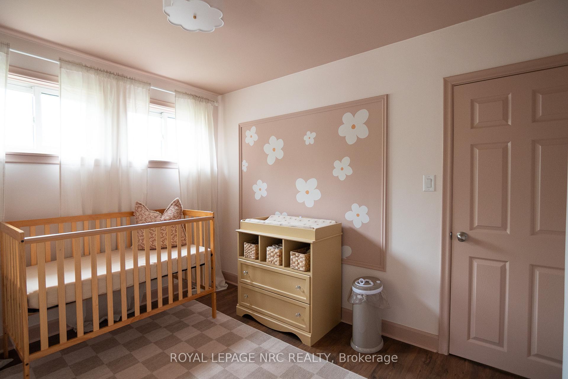 Photo 14 of 6337 Goodsir Crescent, Niagara Falls, Hospital — HOMEH