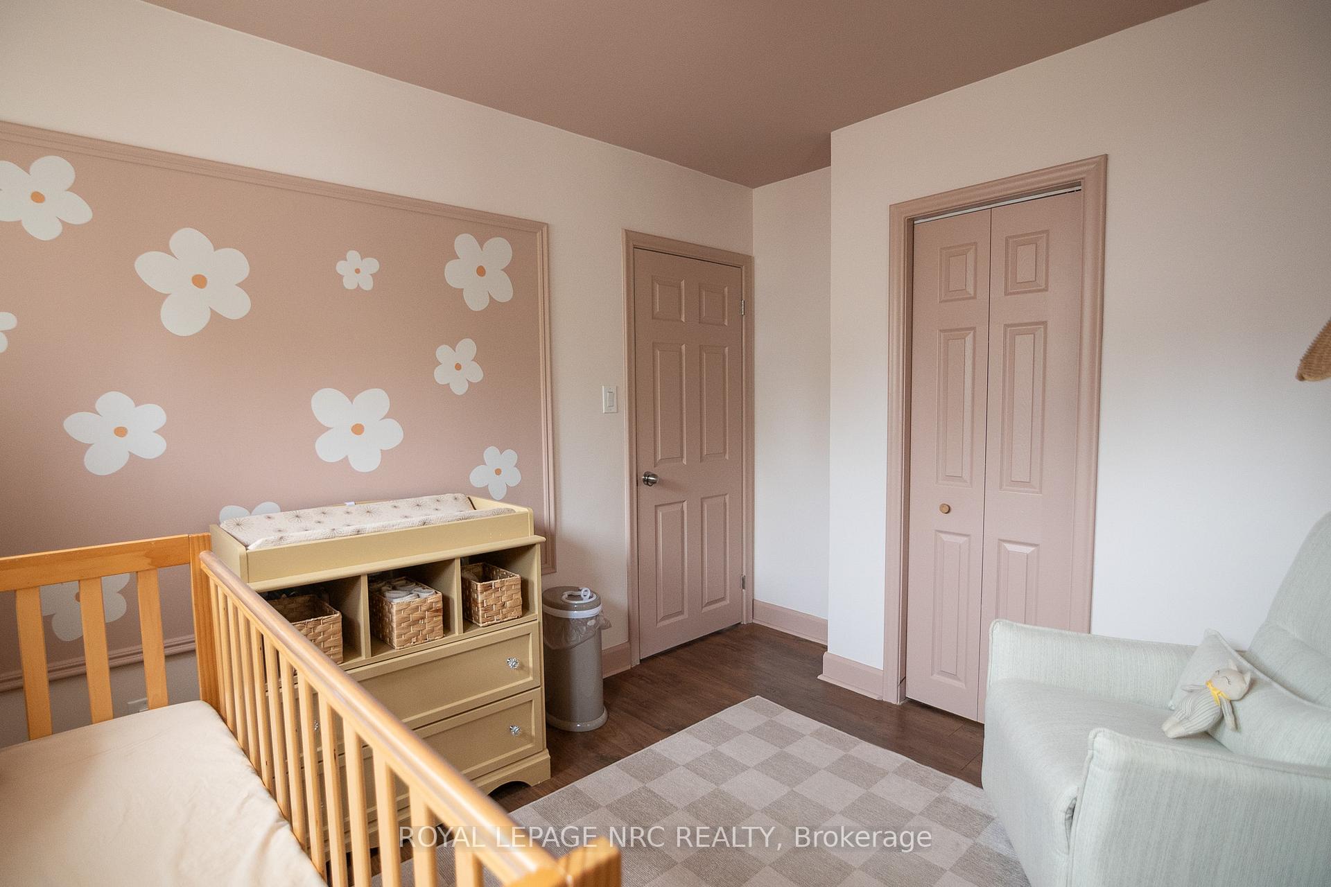 Photo 15 of 6337 Goodsir Crescent, Niagara Falls, Hospital — HOMEH