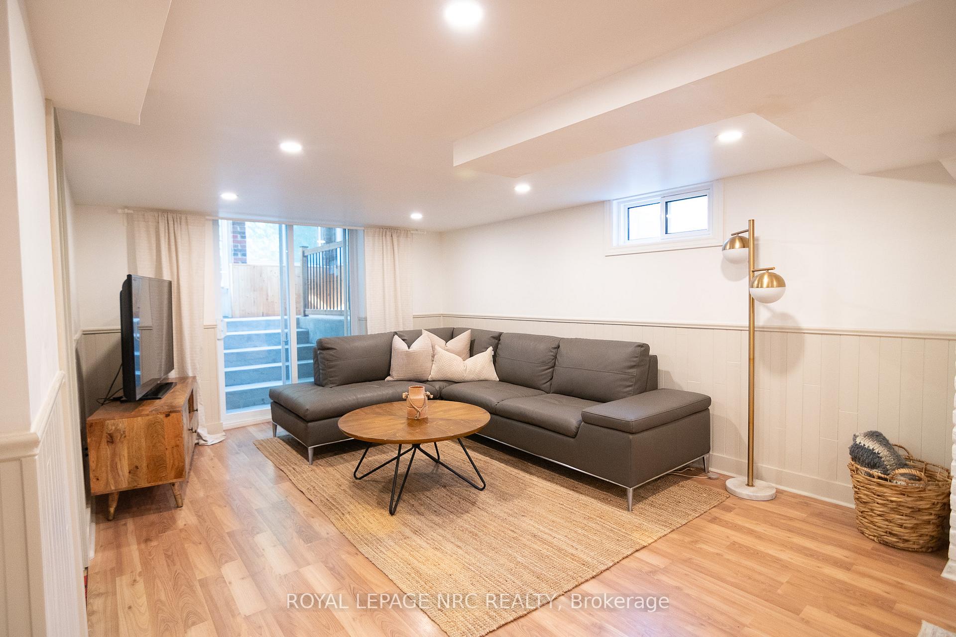 Photo 25 of 6337 Goodsir Crescent, Niagara Falls, Hospital — HOMEH