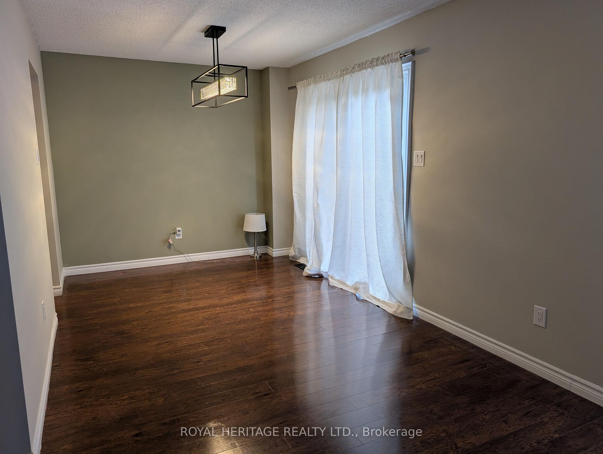 Photo 8 of 600 Creekview Circle, Pickering, West Shore — HOMEH