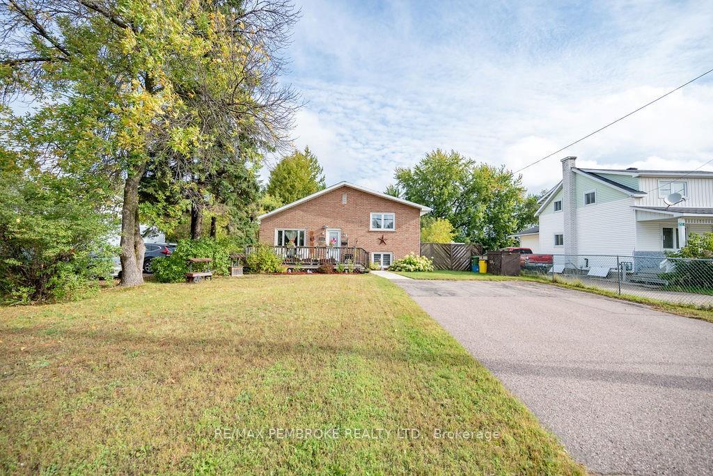 Photo 1 of 3255 Petawawa Boulevard, Petawawa — HOMEH