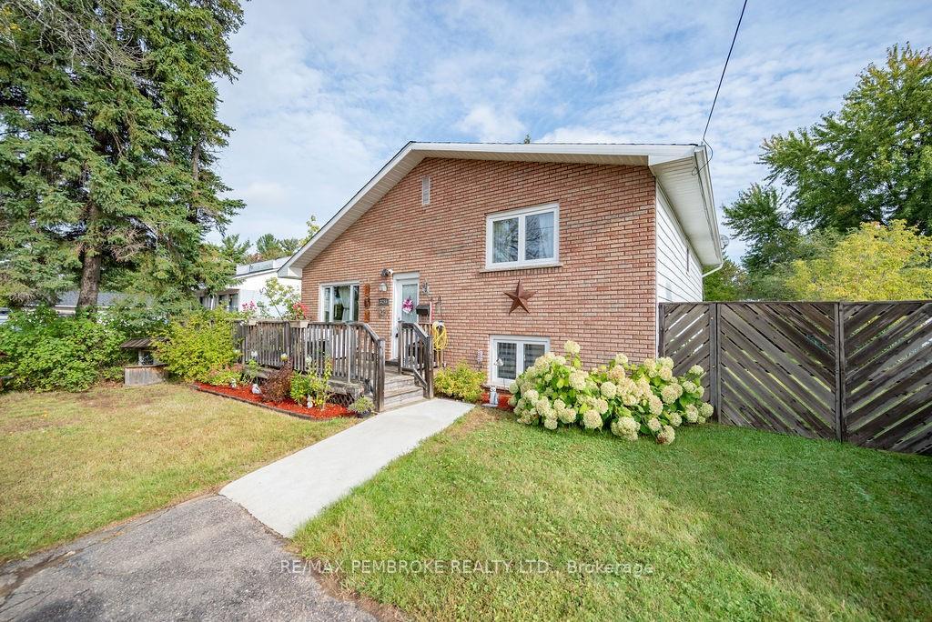 Photo 2 of 3255 Petawawa Boulevard, Petawawa — HOMEH