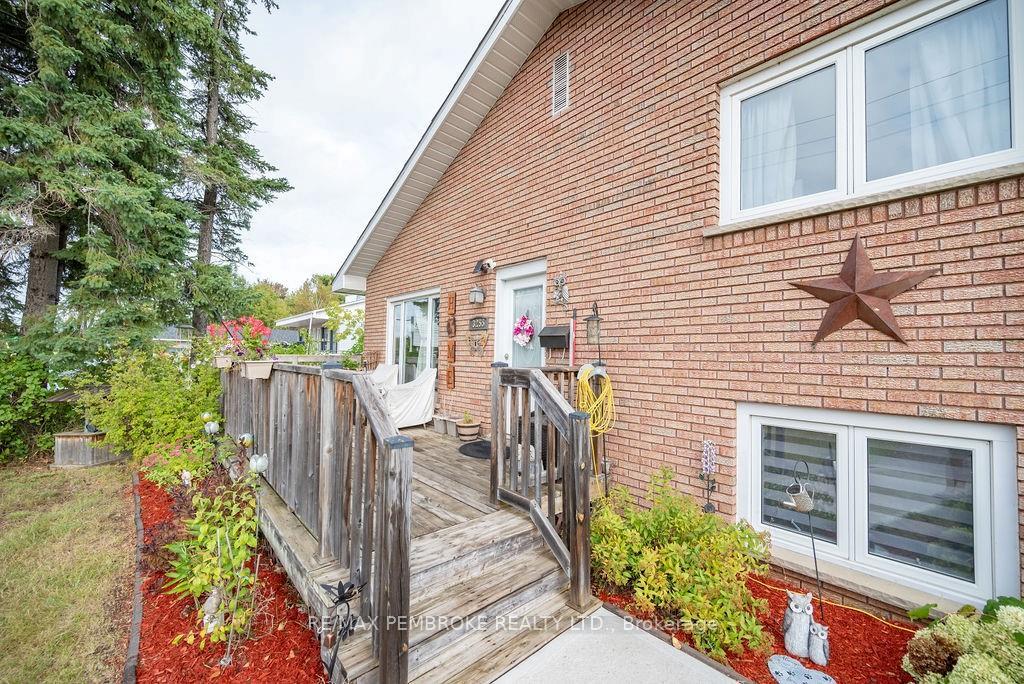 Photo 3 of 3255 Petawawa Boulevard, Petawawa — HOMEH