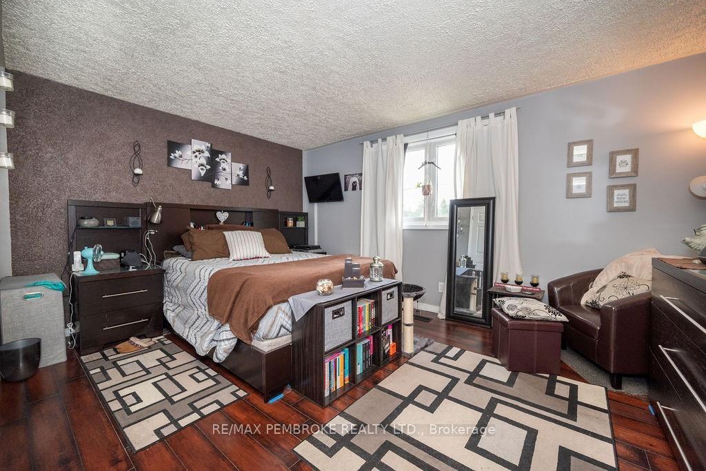 Photo 4 of 3255 Petawawa Boulevard, Petawawa — HOMEH