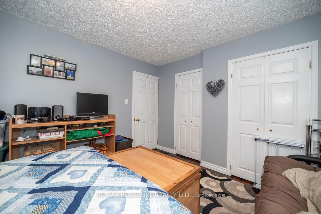 Photo 6 of 3255 Petawawa Boulevard, Petawawa — HOMEH