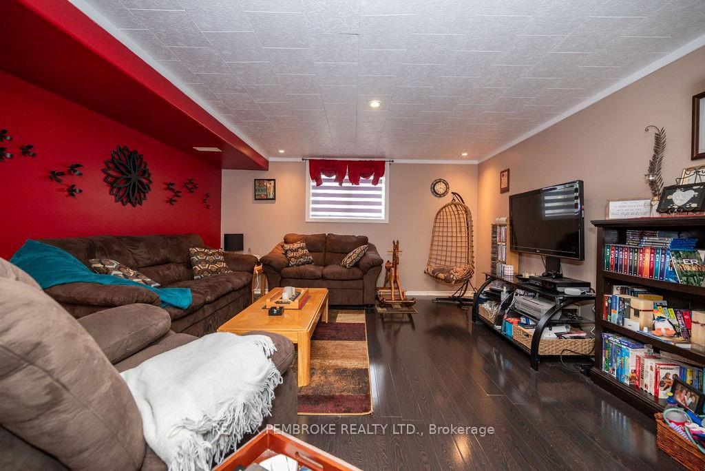 Photo 8 of 3255 Petawawa Boulevard, Petawawa — HOMEH