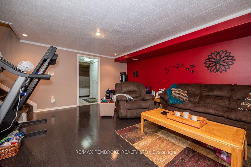 Photo 9 of 3255 Petawawa Boulevard, Petawawa — HOMEH
