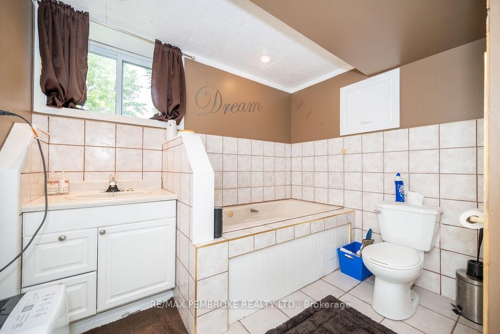 Photo 12 of 3255 Petawawa Boulevard, Petawawa — HOMEH