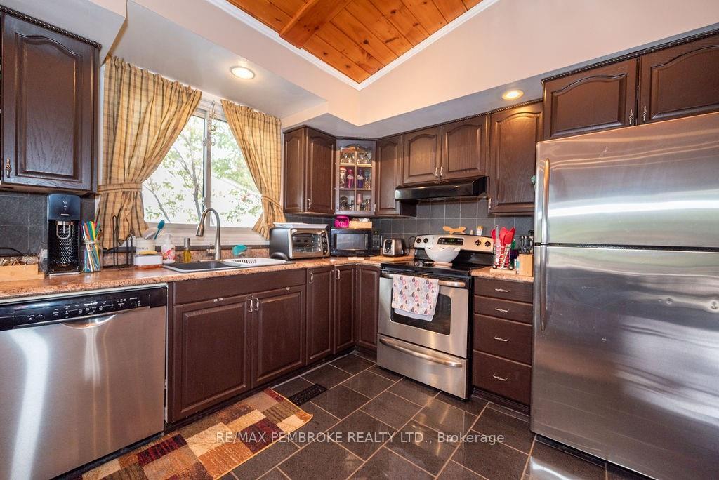Photo 15 of 3255 Petawawa Boulevard, Petawawa — HOMEH